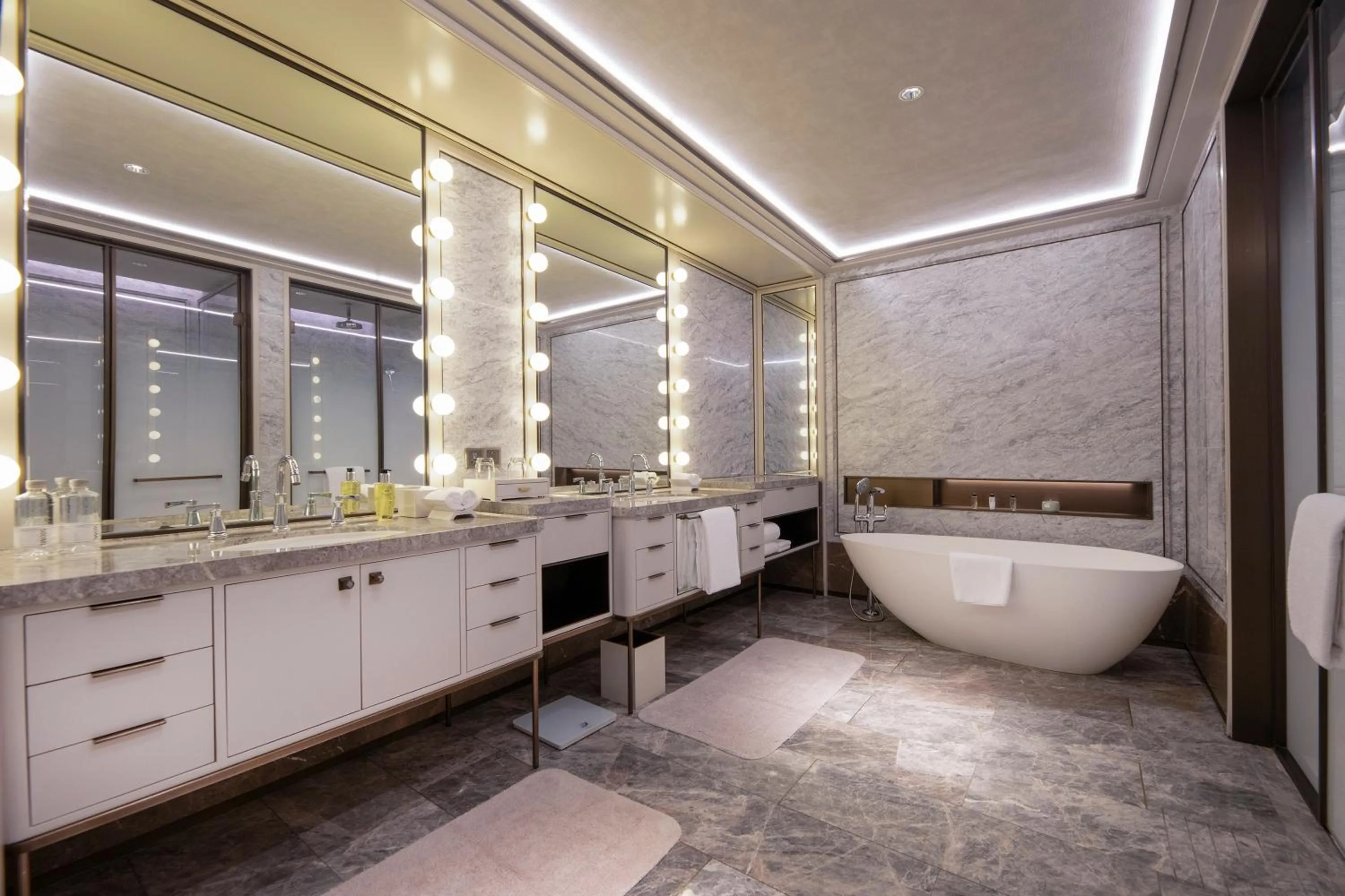 Bathroom in MaxX by Steigenberger Guangzhou Zhujiang New Town - Free Shuttle bus to Canton Fair Complex during Canton Fair Period