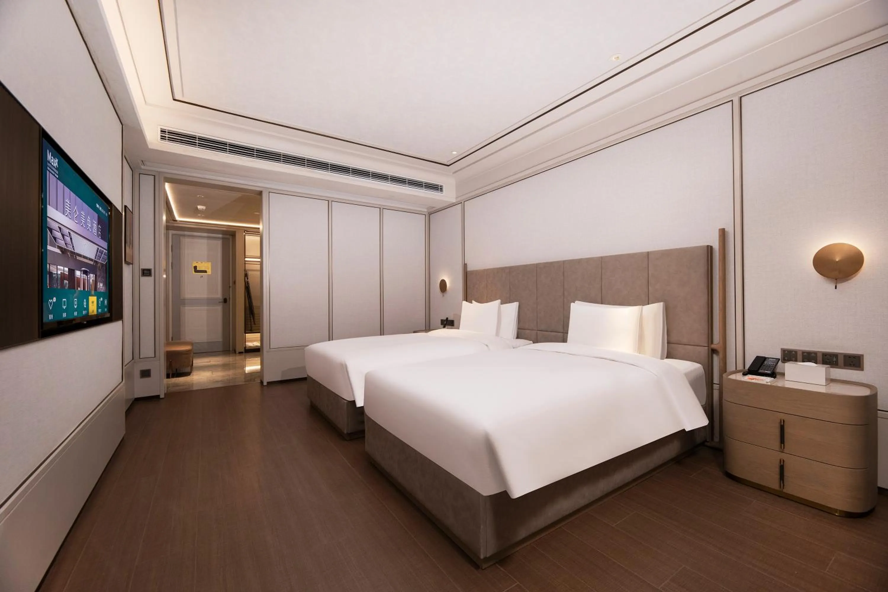 Photo of the whole room, Bed in MaxX by Steigenberger Guangzhou Zhujiang New Town - Free Shuttle bus to Canton Fair Complex during Canton Fair Period