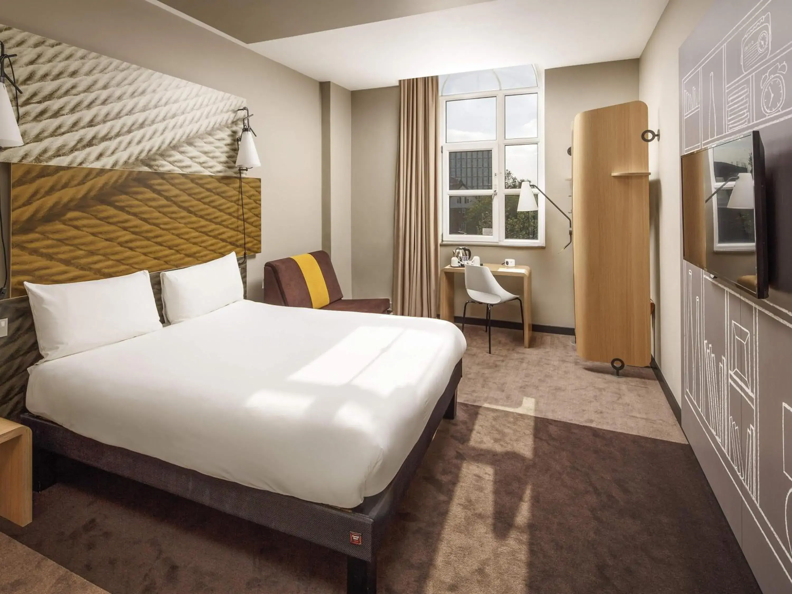 Bedroom, Bed in ibis Coventry Centre Bedroom, Bed in ibis Coventry Centre