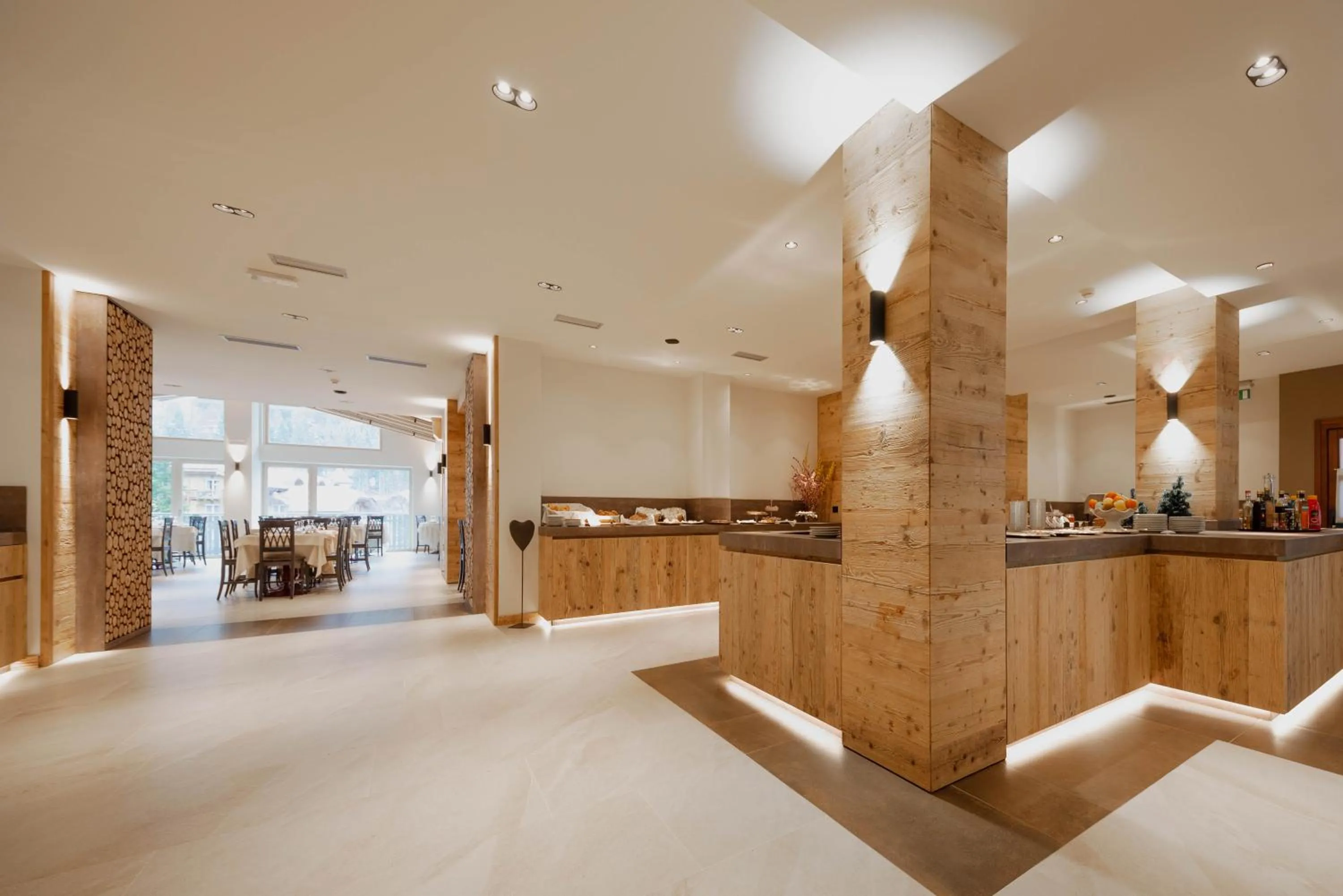 Restaurant/places to eat in Hotel Ideal