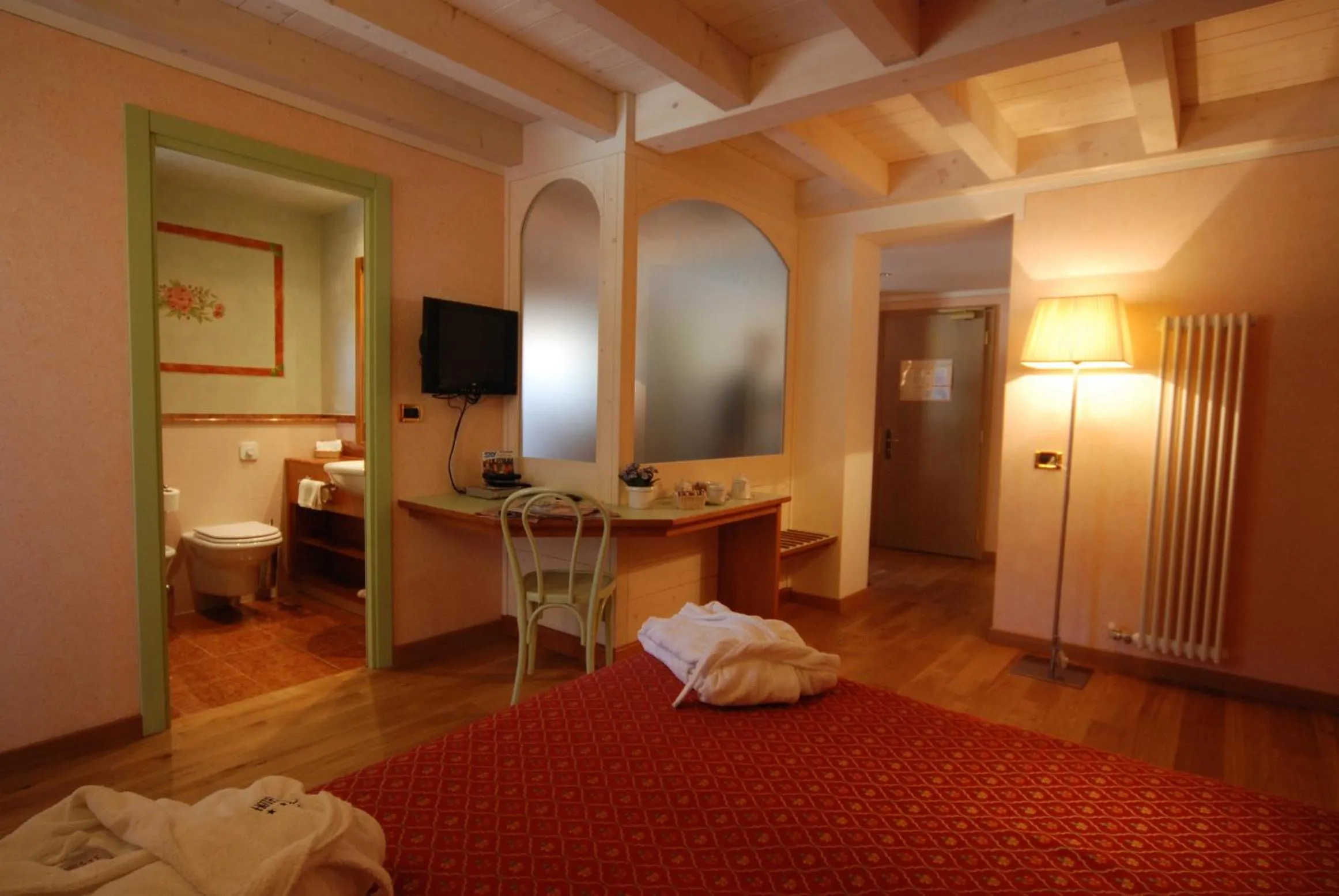 Bedroom, Bed in Hotel Ideal