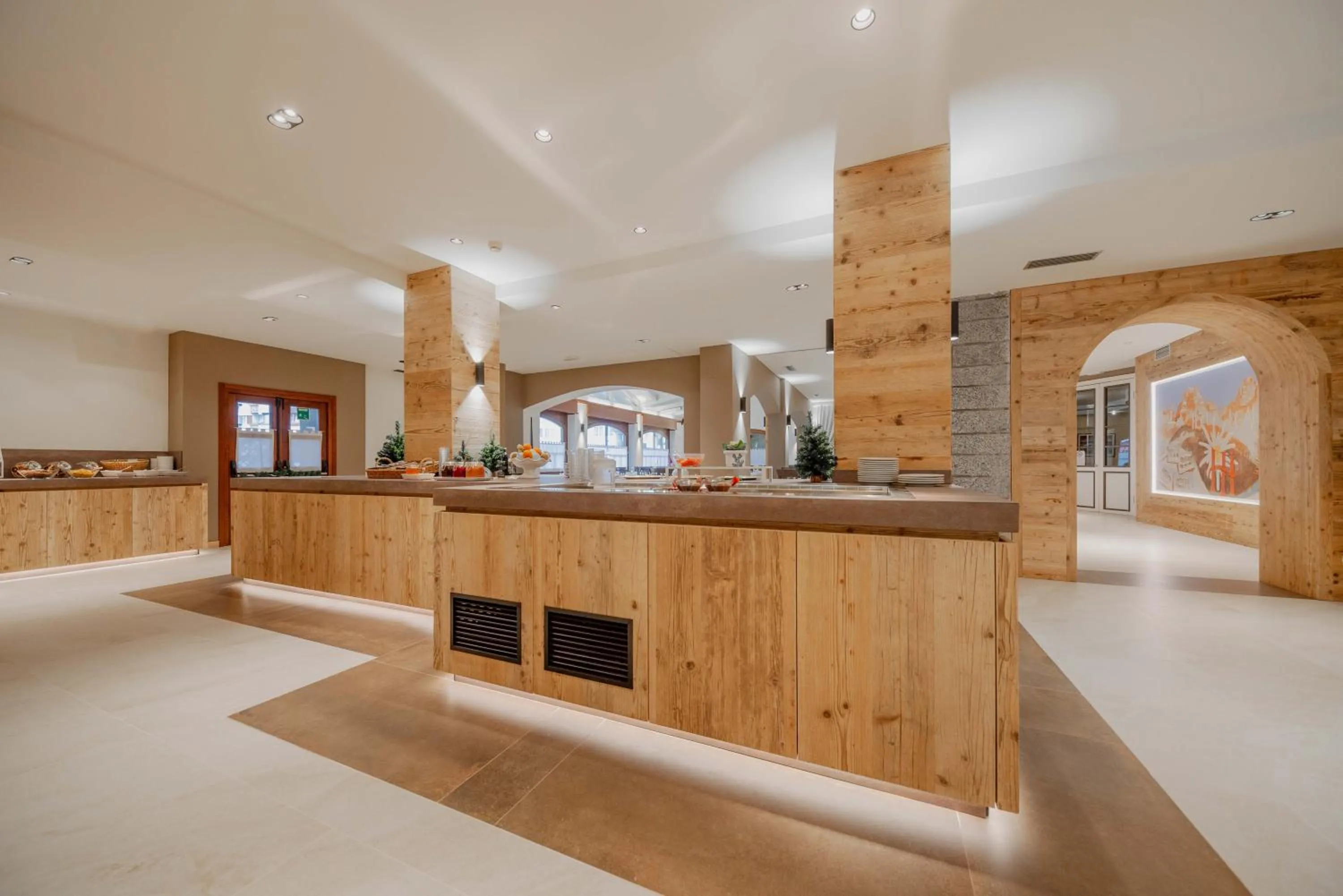 Restaurant/places to eat in Hotel Ideal