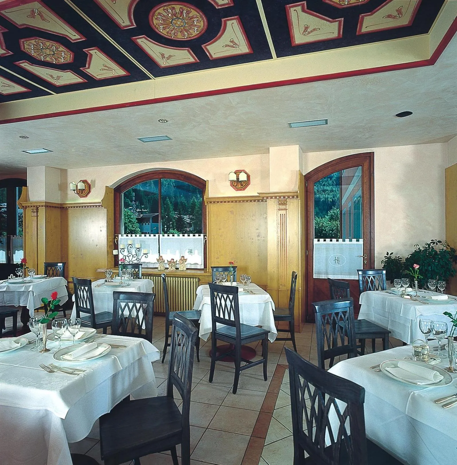 Restaurant/places to eat in Hotel Ideal