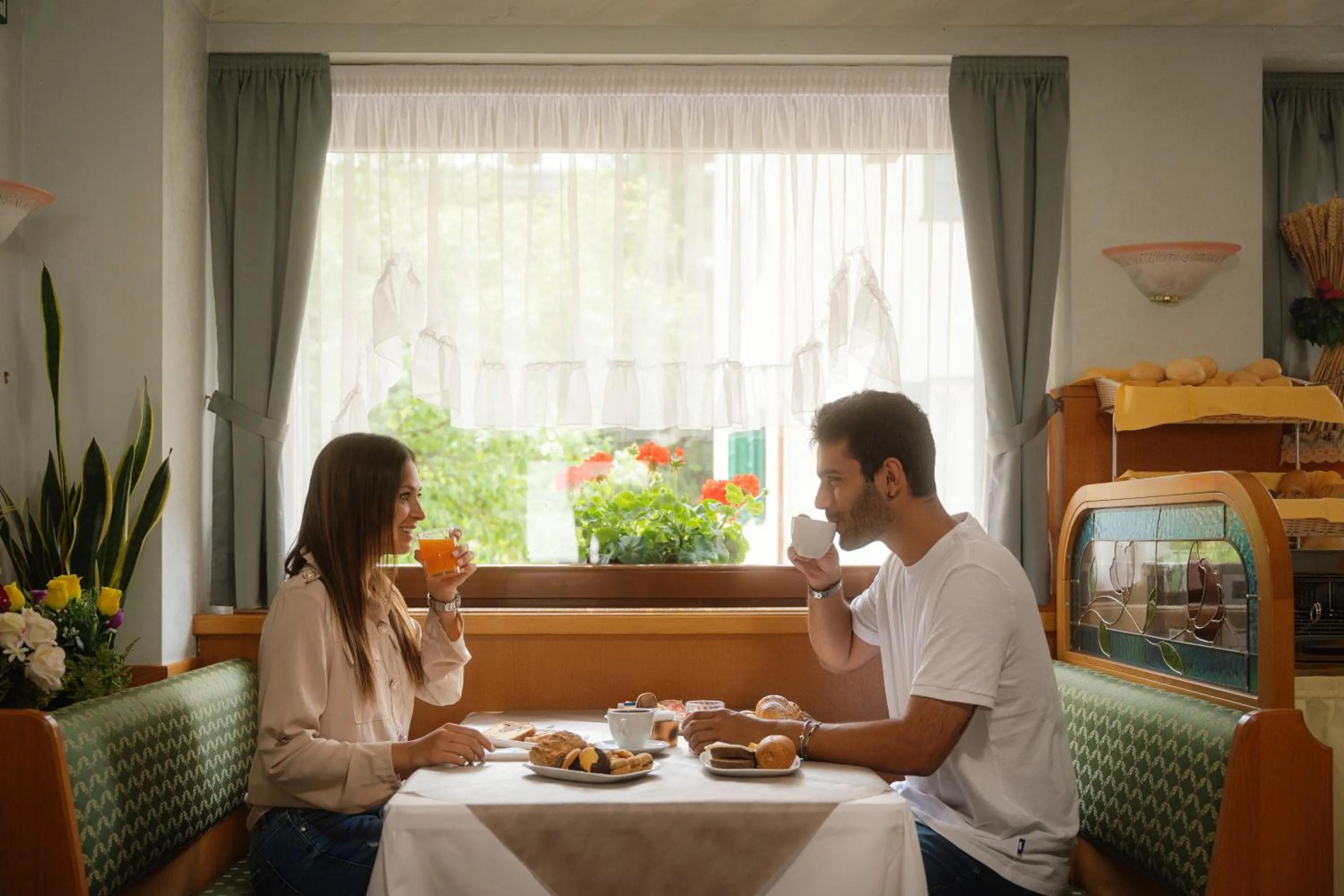 Restaurant/places to eat in Hotel Villa Emma