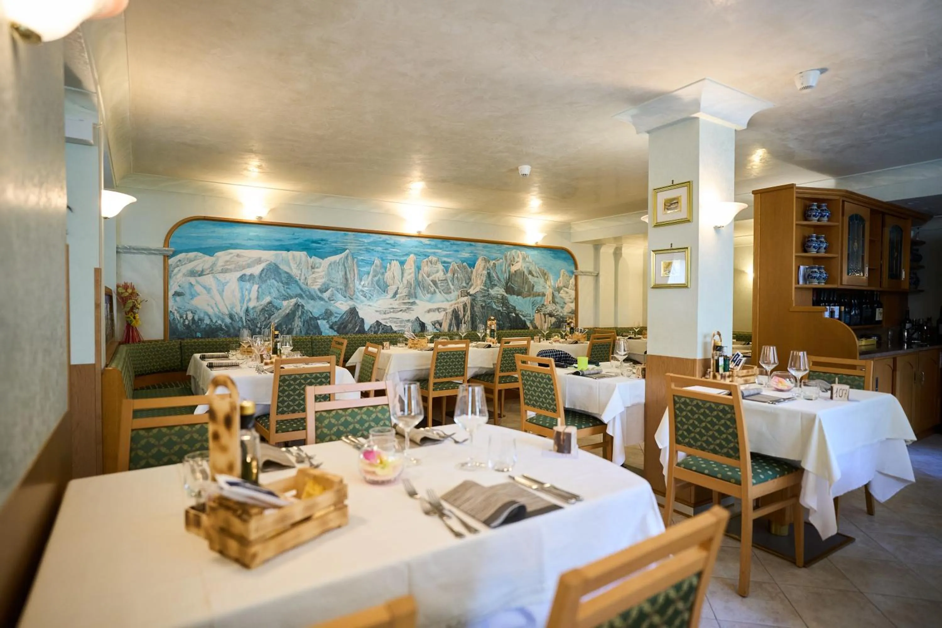 Restaurant/places to eat in Hotel Villa Emma