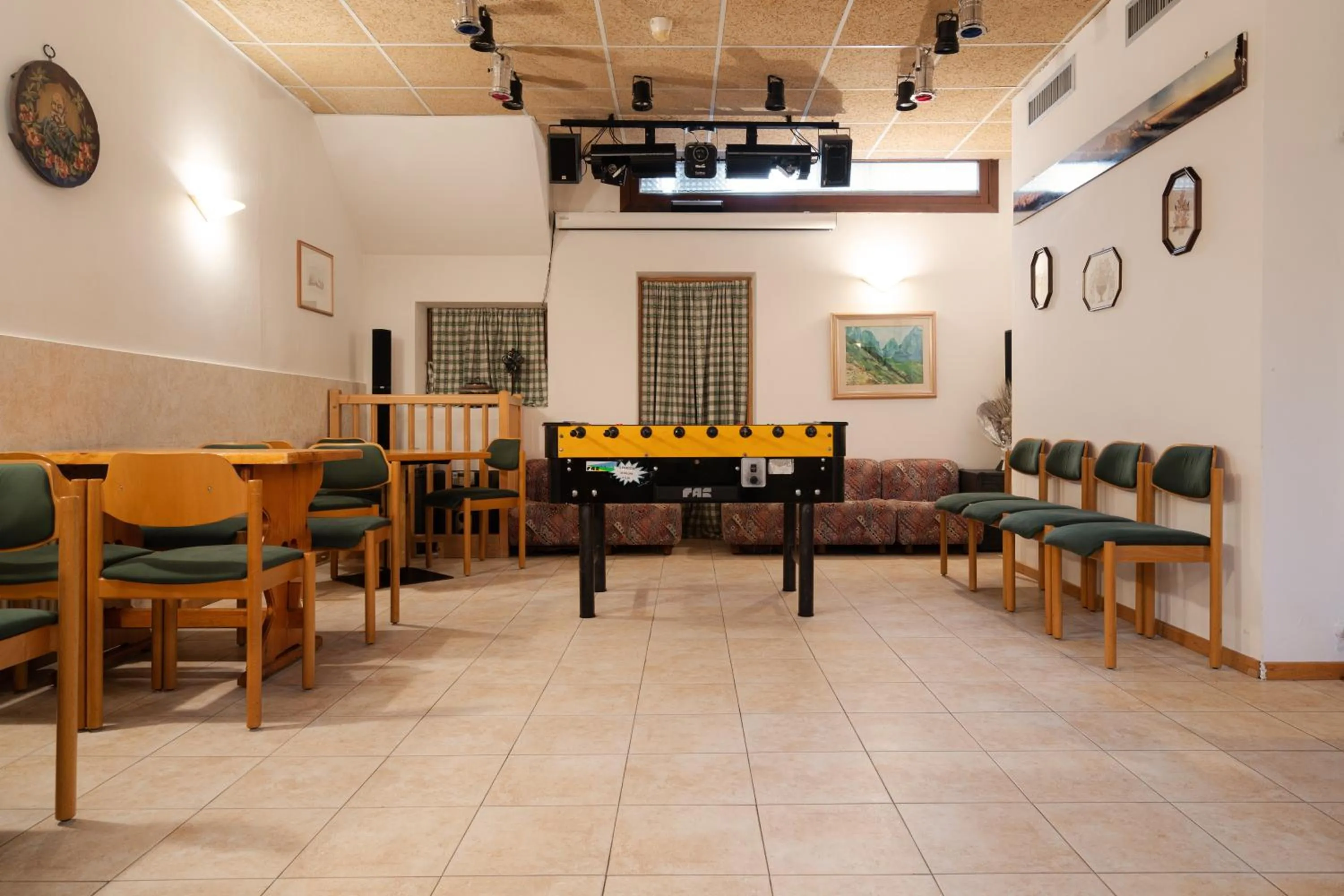 Communal lounge/ TV room in Hotel Villa Emma