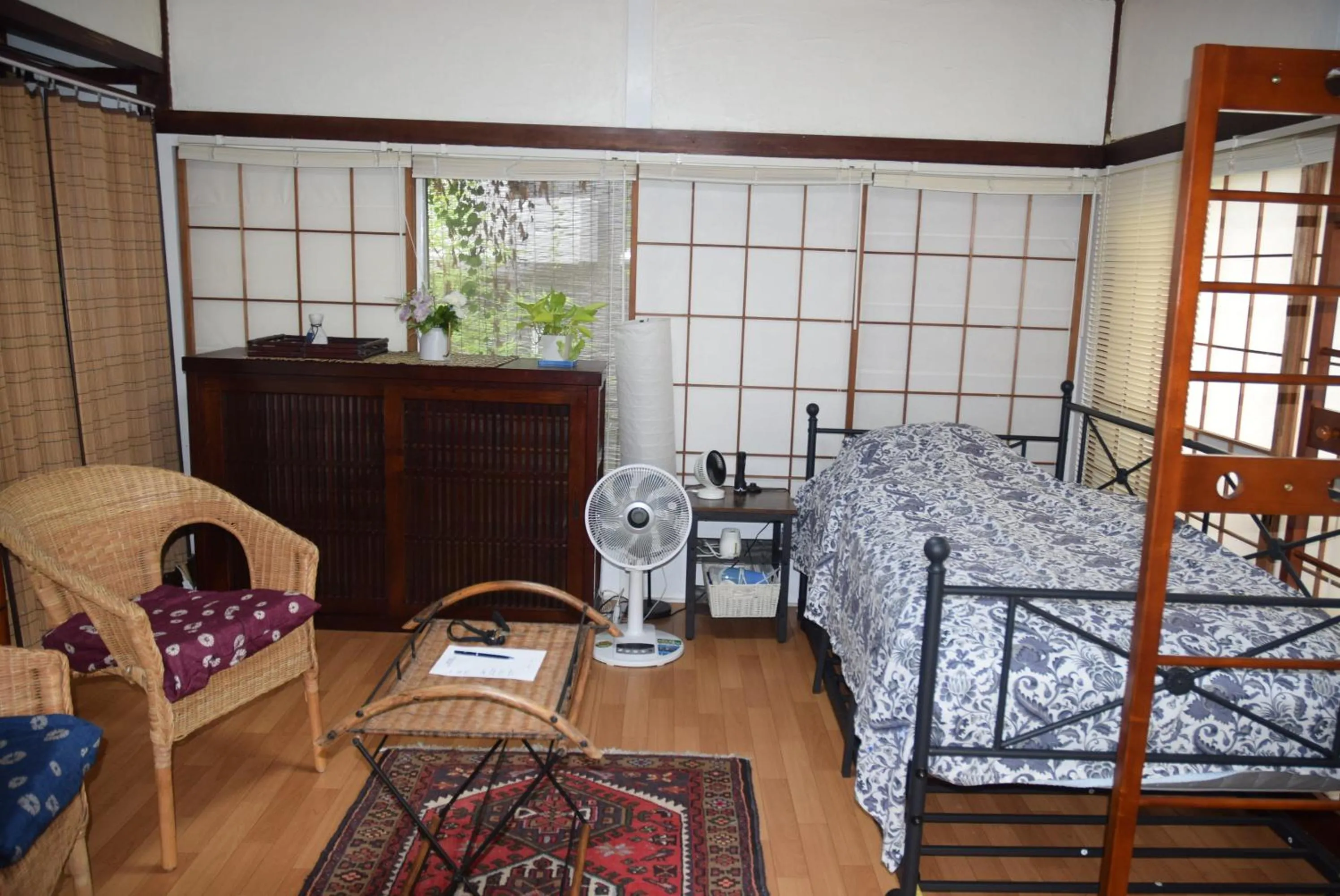 Bed in EMS Enoshima クラシックゲストハウス 寝室は個室 犬OK