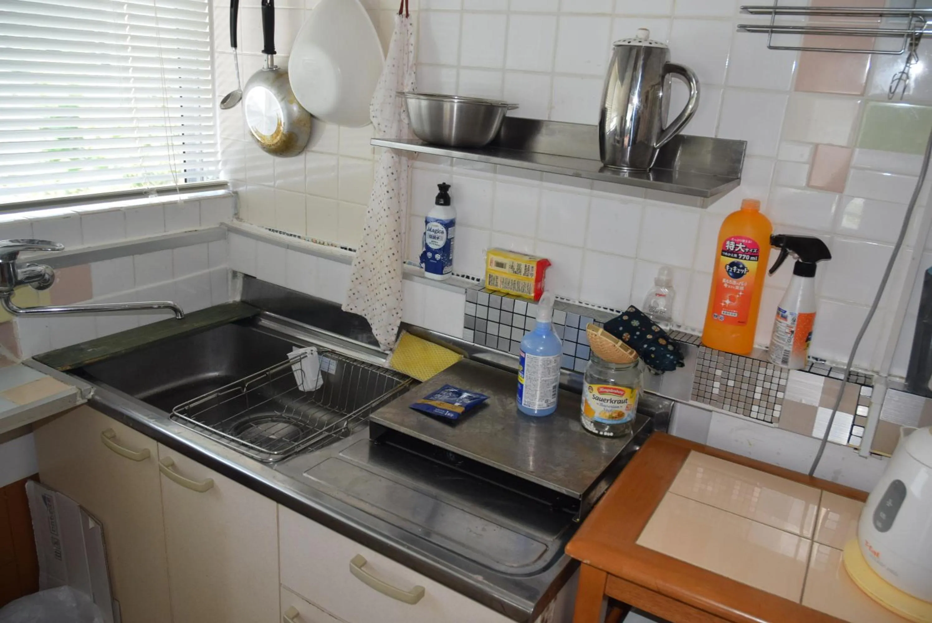 Kitchen or kitchenette in EMS Enoshima クラシックゲストハウス 寝室は個室 犬OK