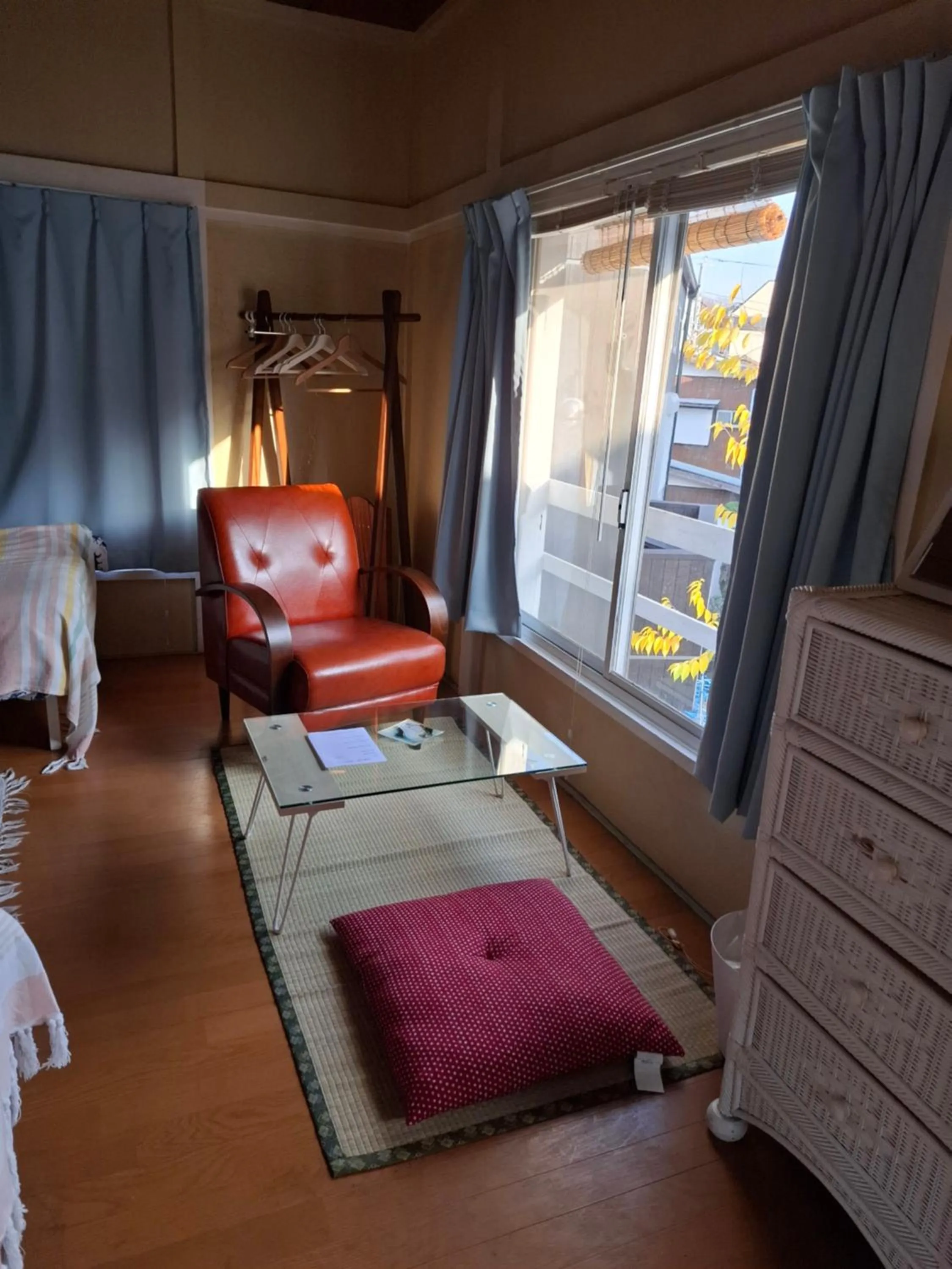 Bed in EMS Enoshima クラシックゲストハウス 寝室は個室 犬OK