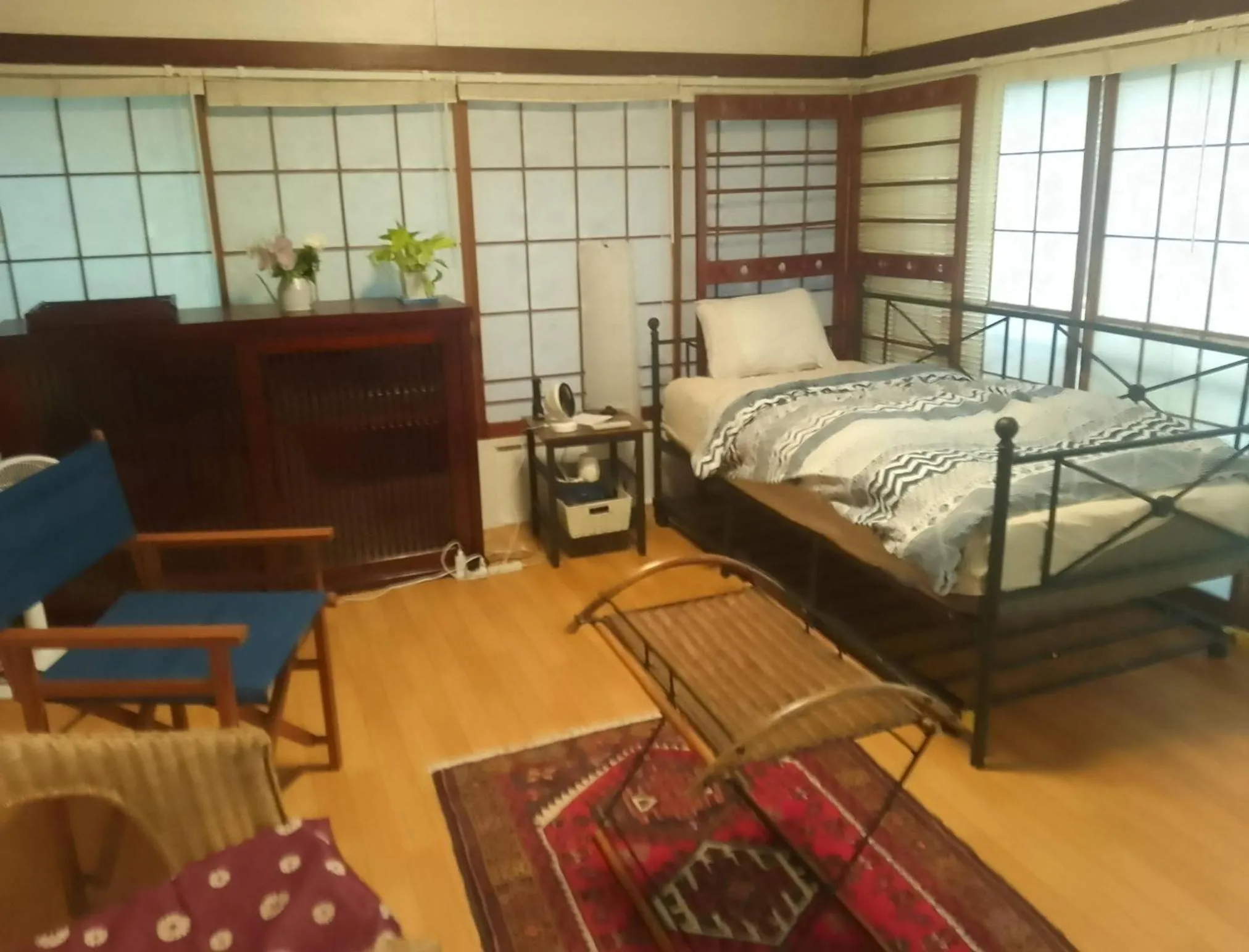 Bed in EMS Enoshima クラシックゲストハウス 寝室は個室 犬OK