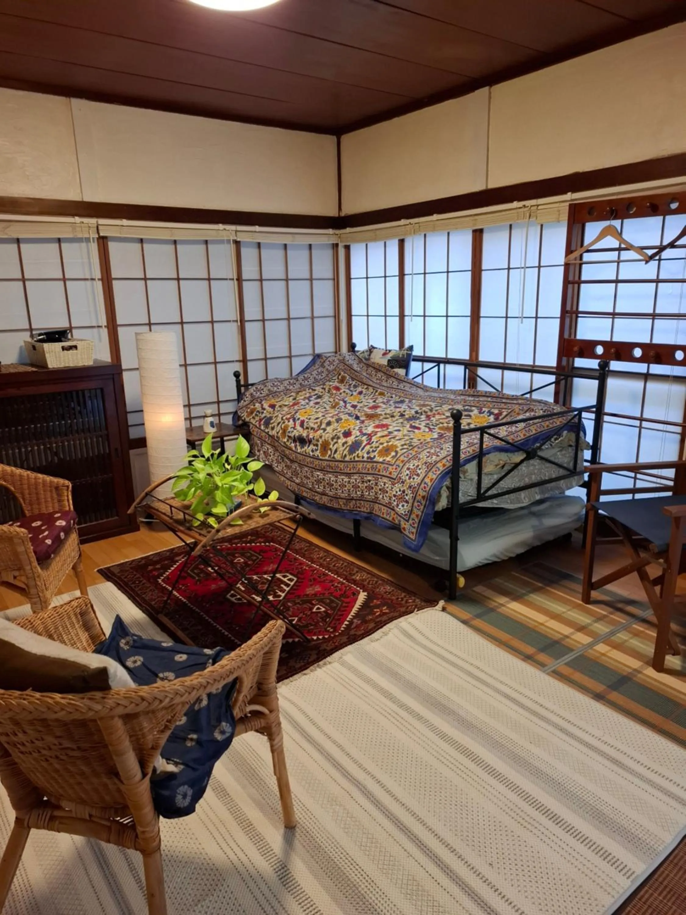 Bed in EMS Enoshima クラシックゲストハウス 寝室は個室 犬OK