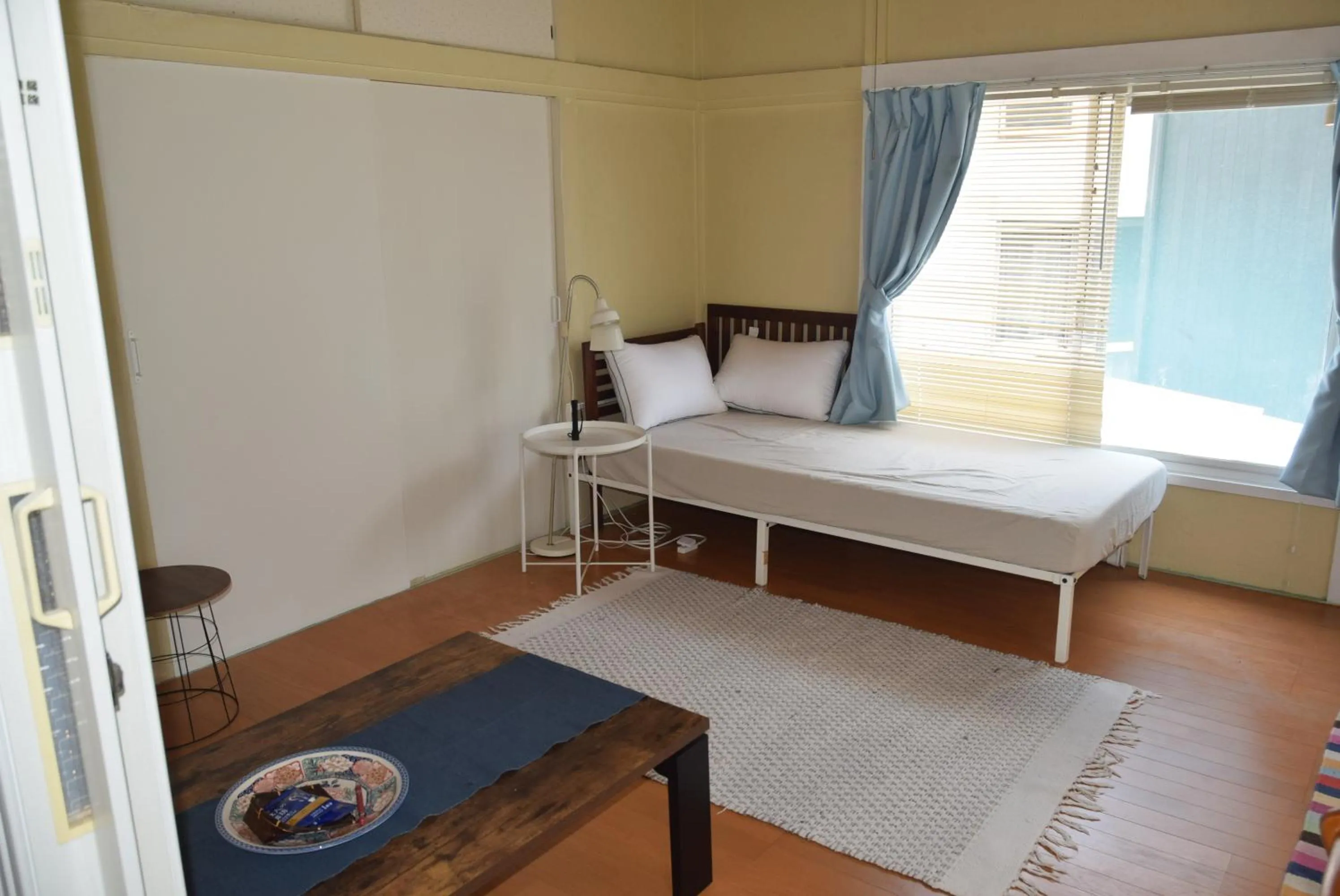 Bed in EMS Enoshima クラシックゲストハウス 寝室は個室 犬OK