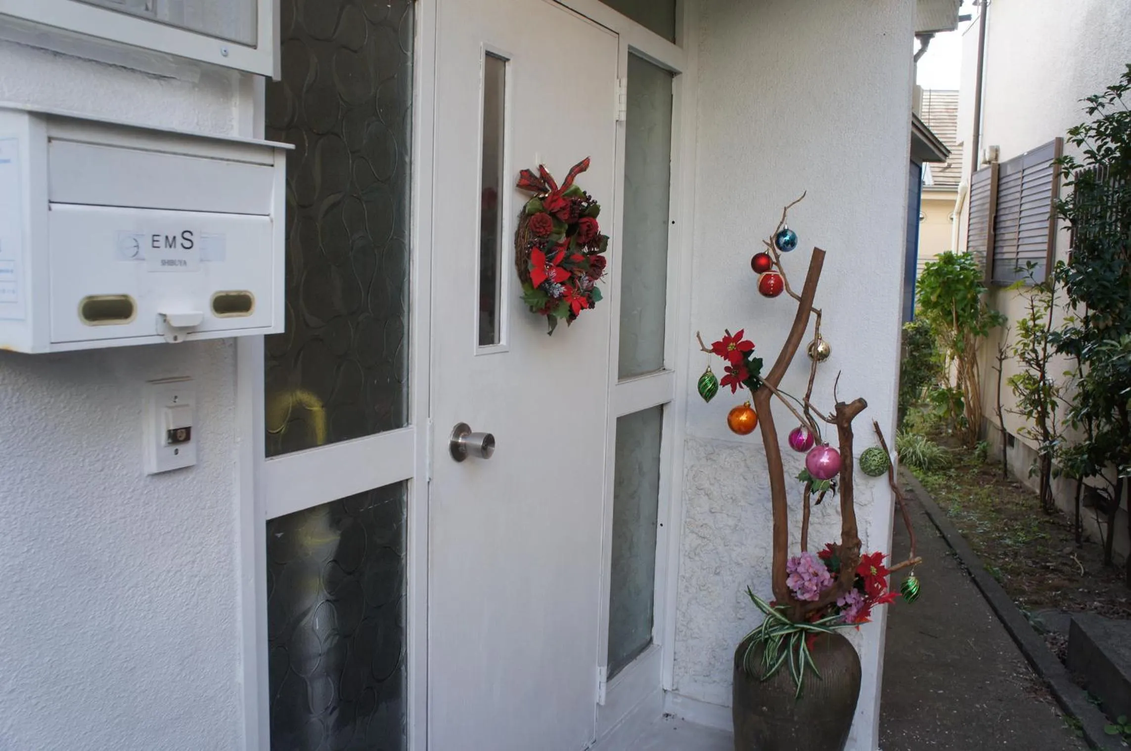 Facade/entrance in EMS Enoshima クラシックゲストハウス 寝室は個室 犬OK