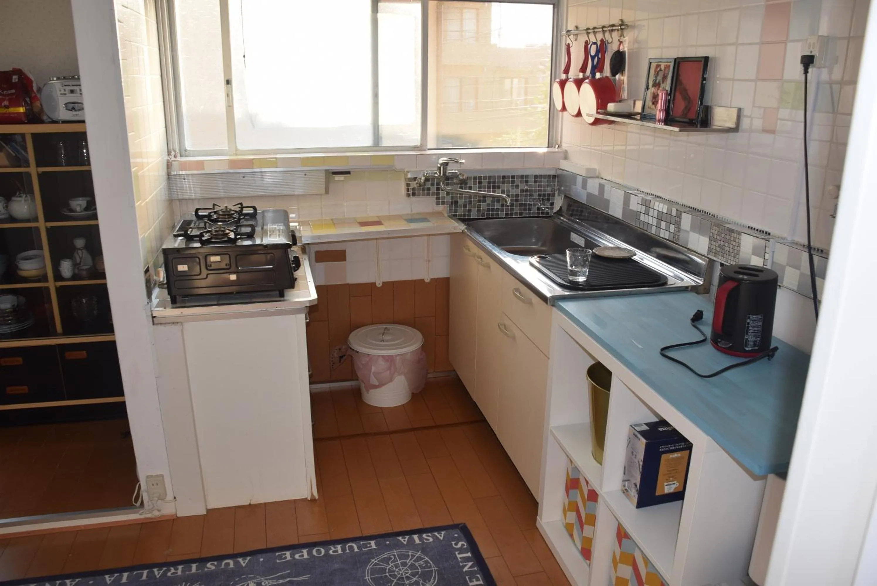 Kitchen or kitchenette in EMS Enoshima クラシックゲストハウス 寝室は個室 犬OK
