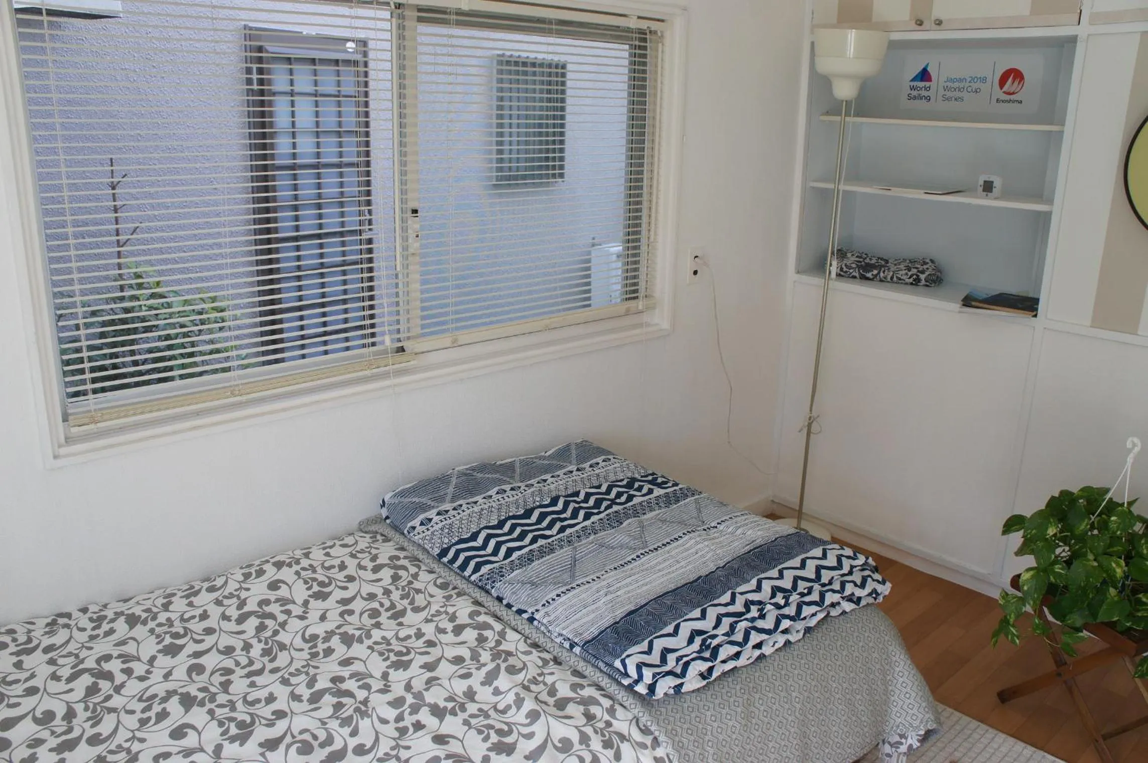 Bed in EMS Enoshima クラシックゲストハウス 寝室は個室 犬OK