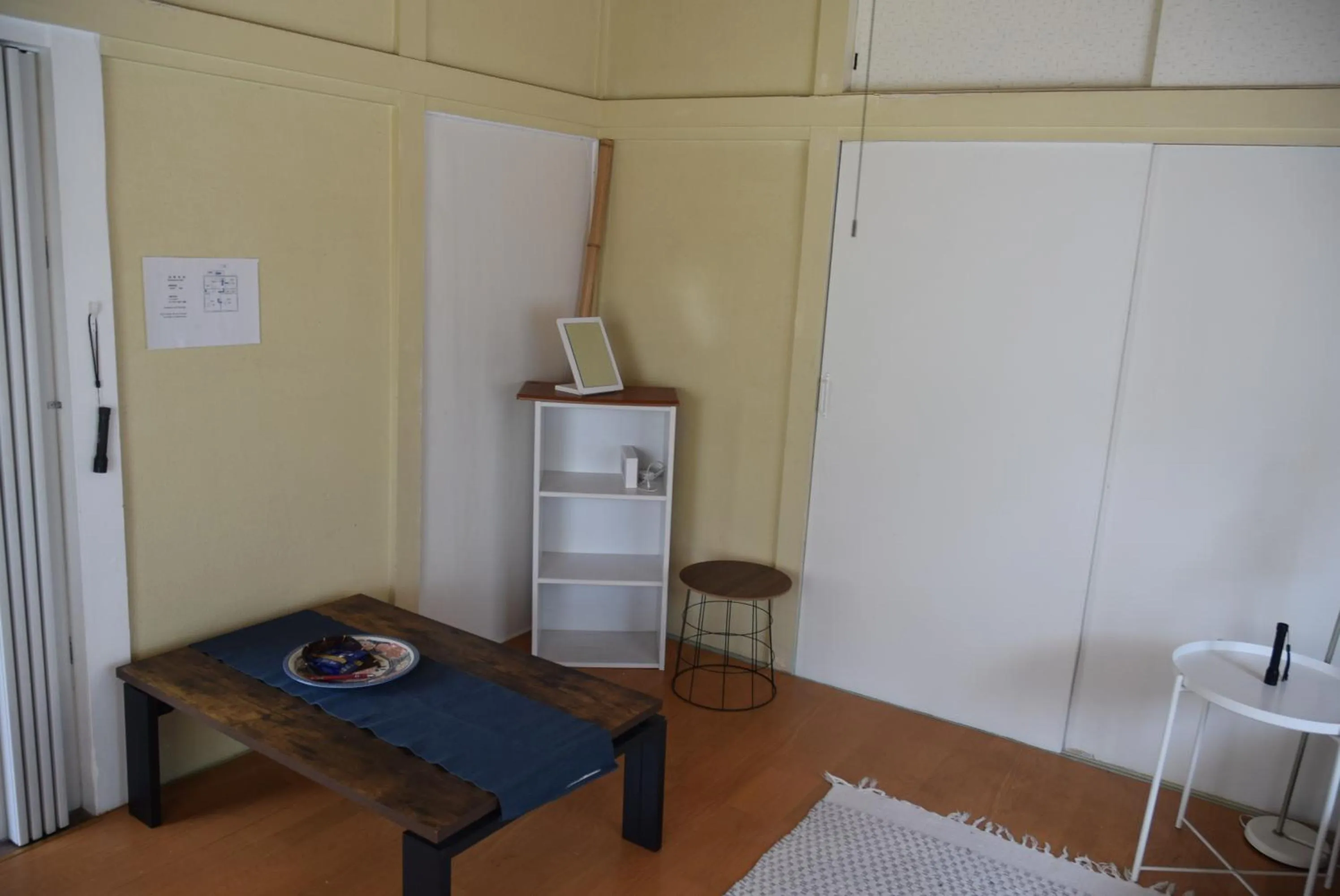 Photo of the whole room in EMS Enoshima クラシックゲストハウス 寝室は個室 犬OK
