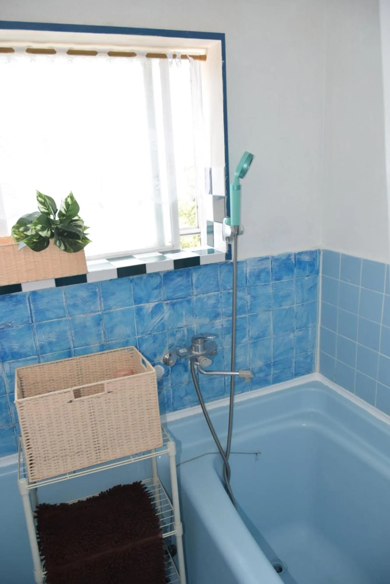 Bathroom in EMS Enoshima クラシックゲストハウス 寝室は個室 犬OK