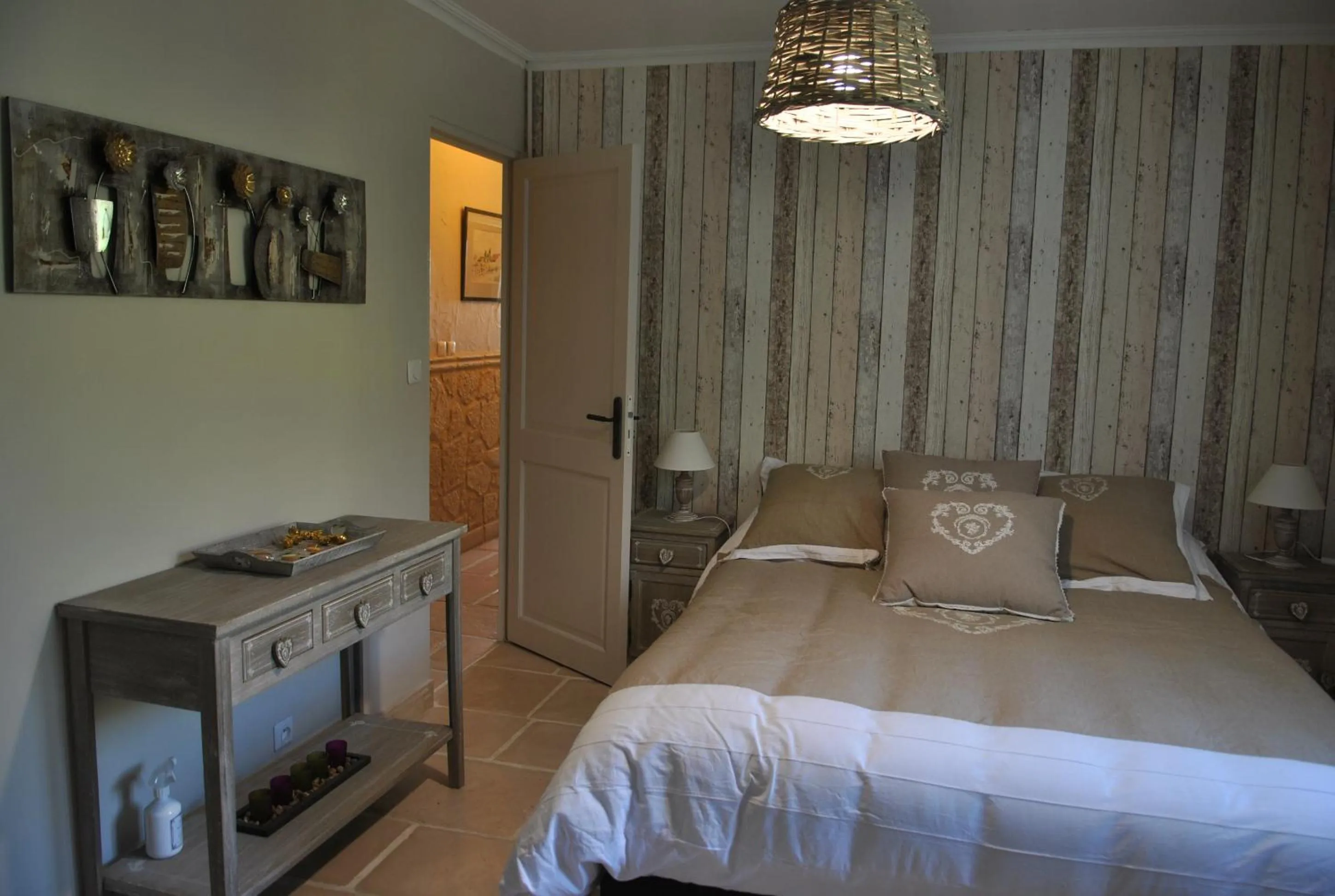 Bed in Villa QUINISSOLE