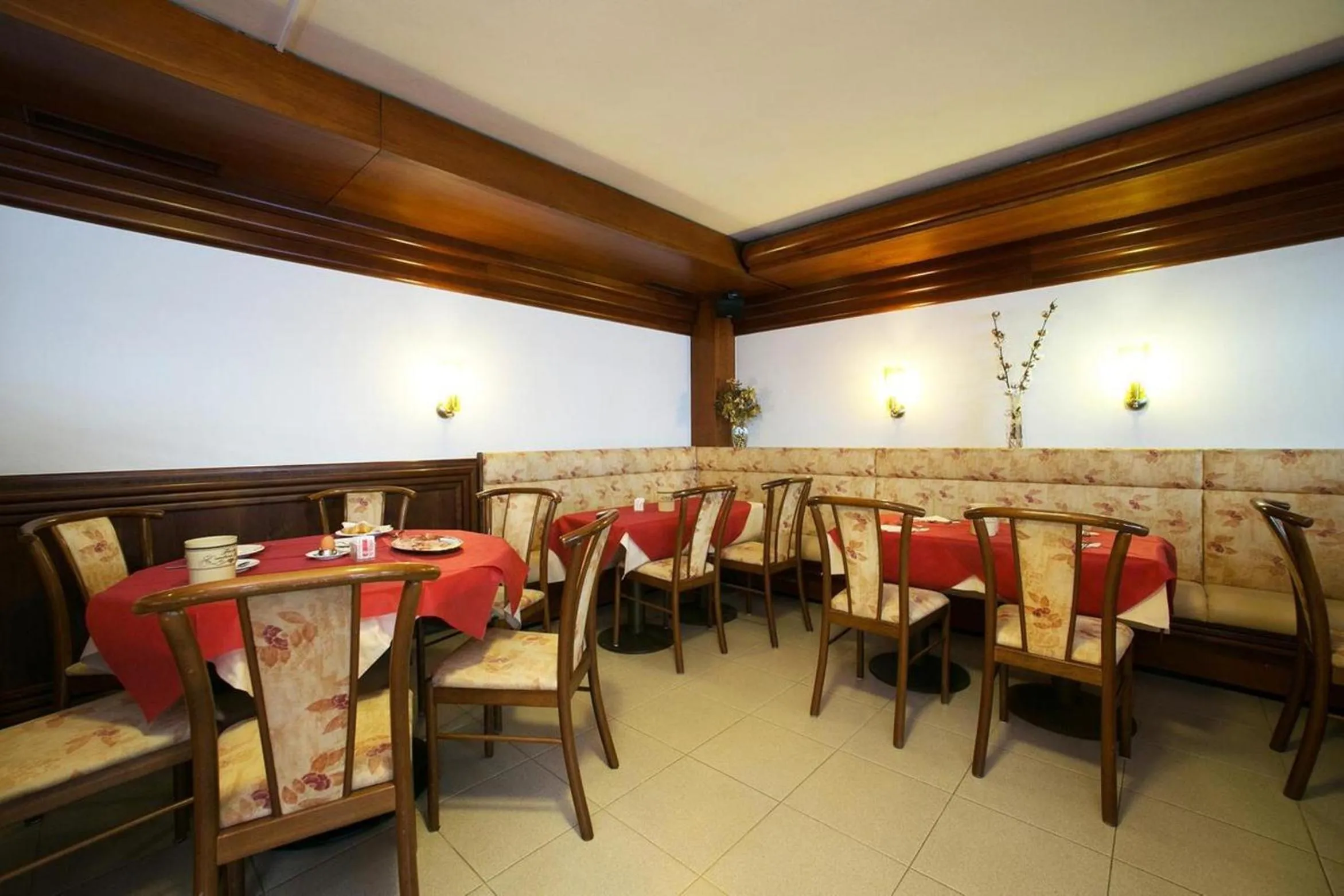 Restaurant/places to eat in Residence Hotel Fever