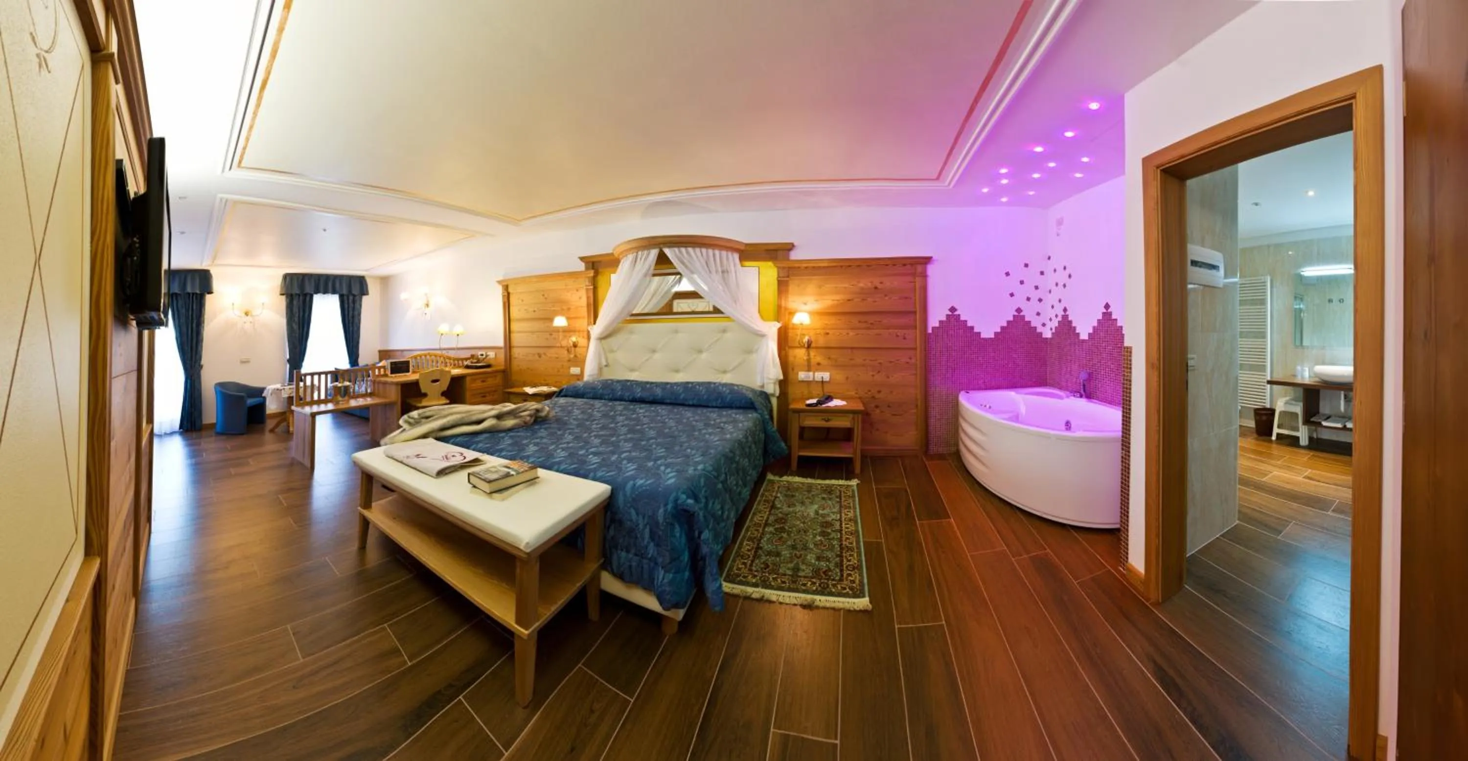 Bed in Cavallino Lovely Hotel