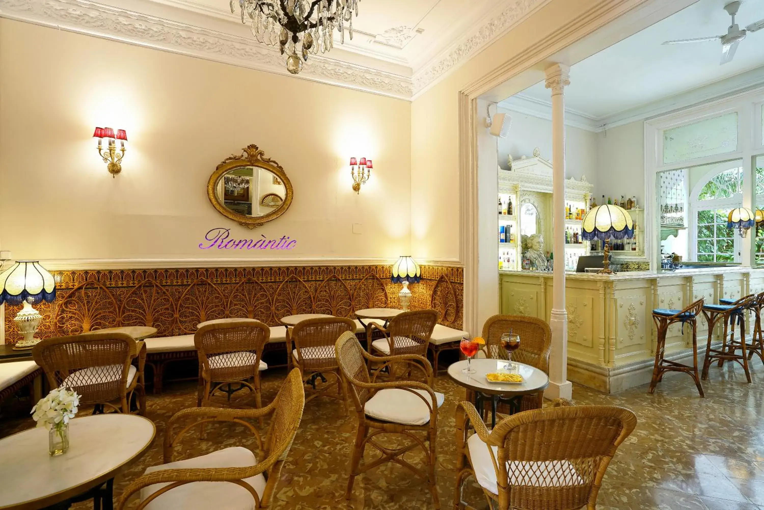 Lounge or bar in Hotel Medium Romantic Lounge or bar in Hotel Medium Romantic