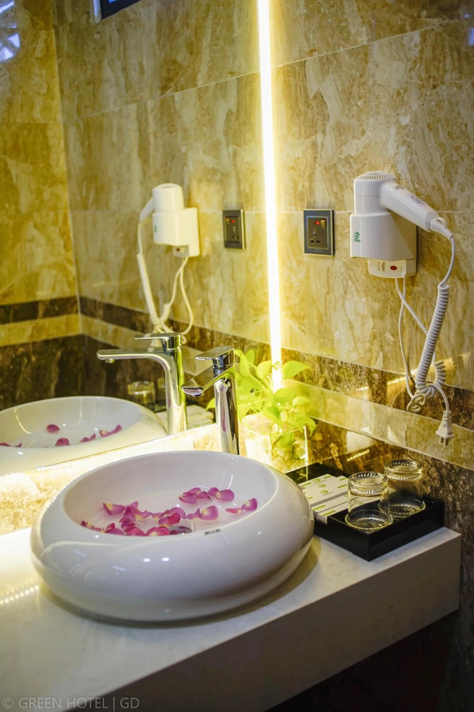 Bathroom in Green Hadong Hotel