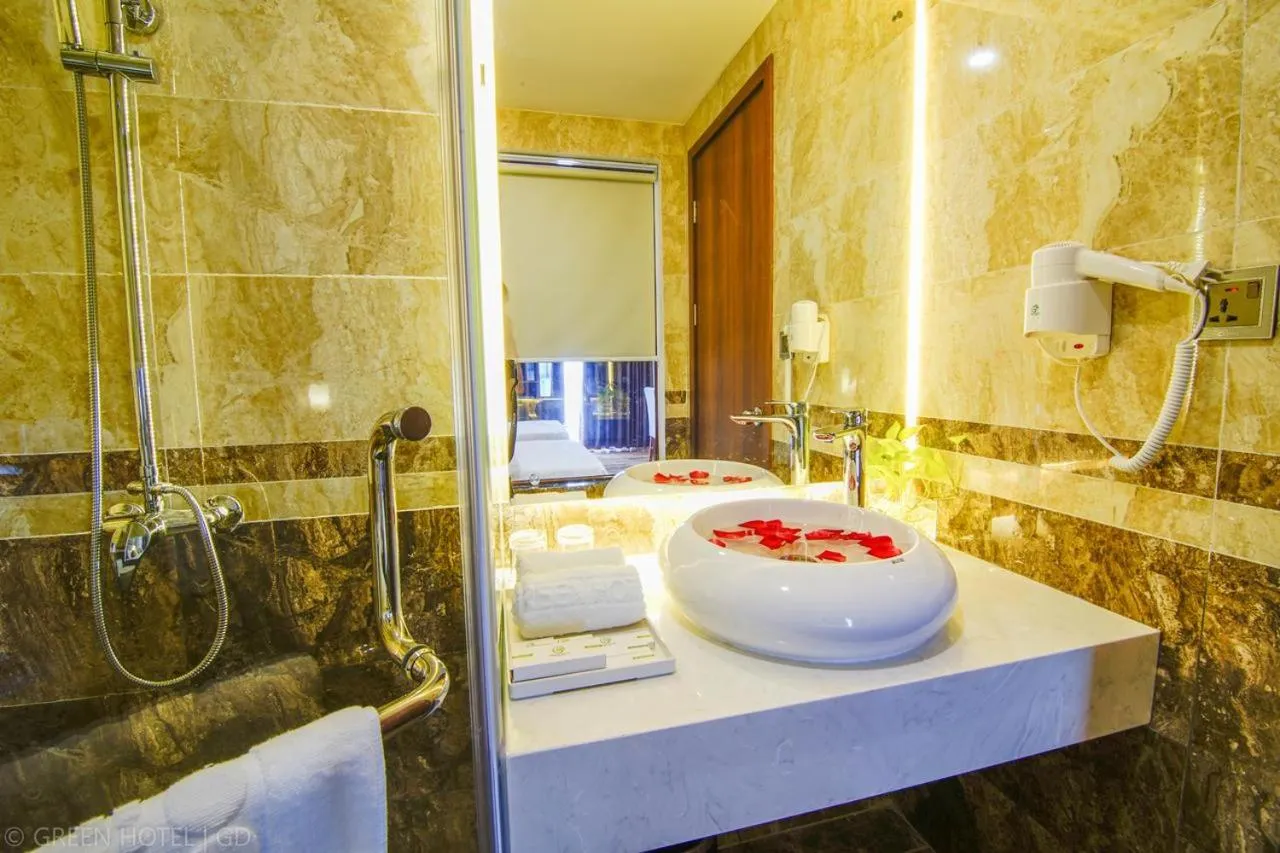 Bathroom in Green Hadong Hotel