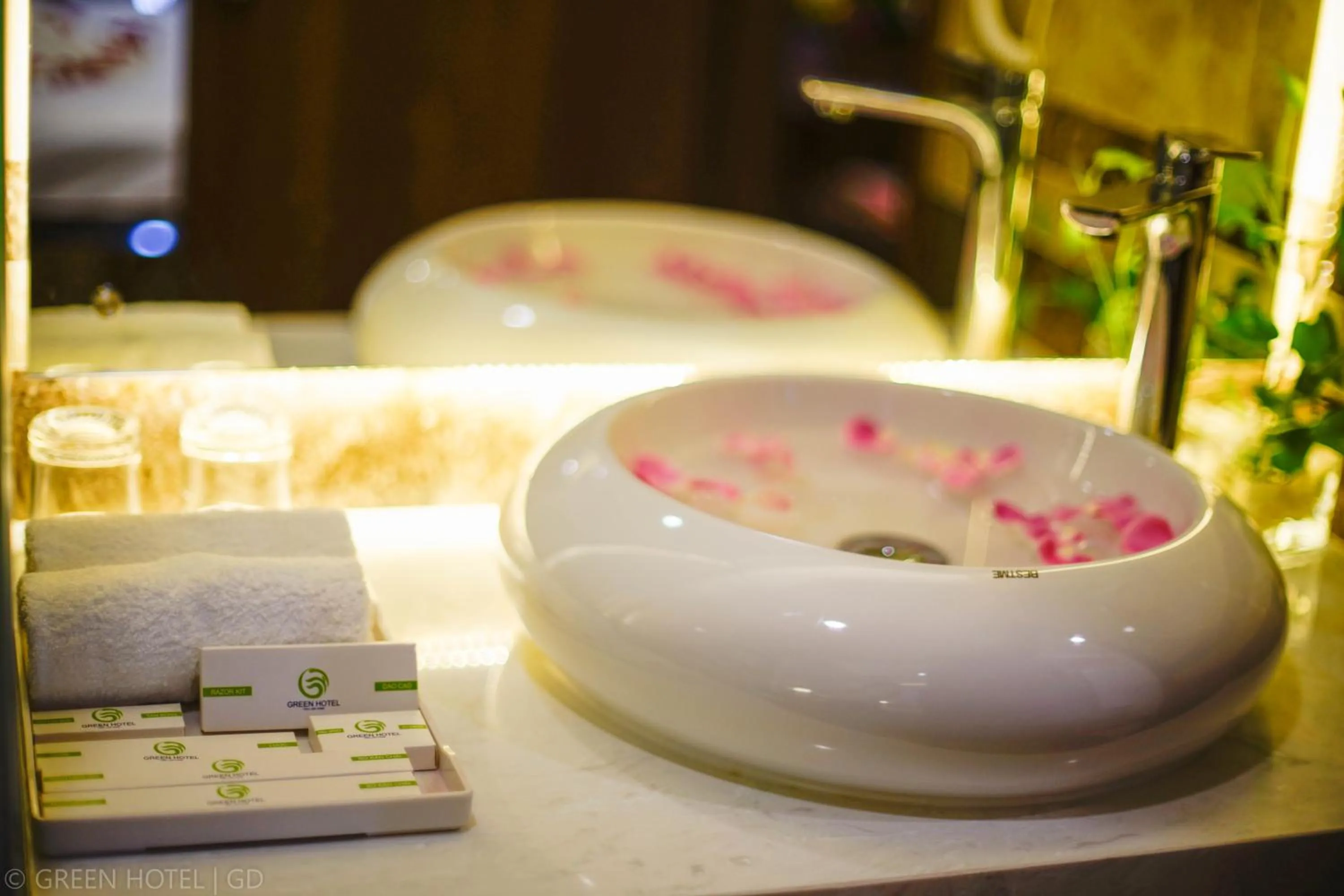 Shower in Green Hadong Hotel