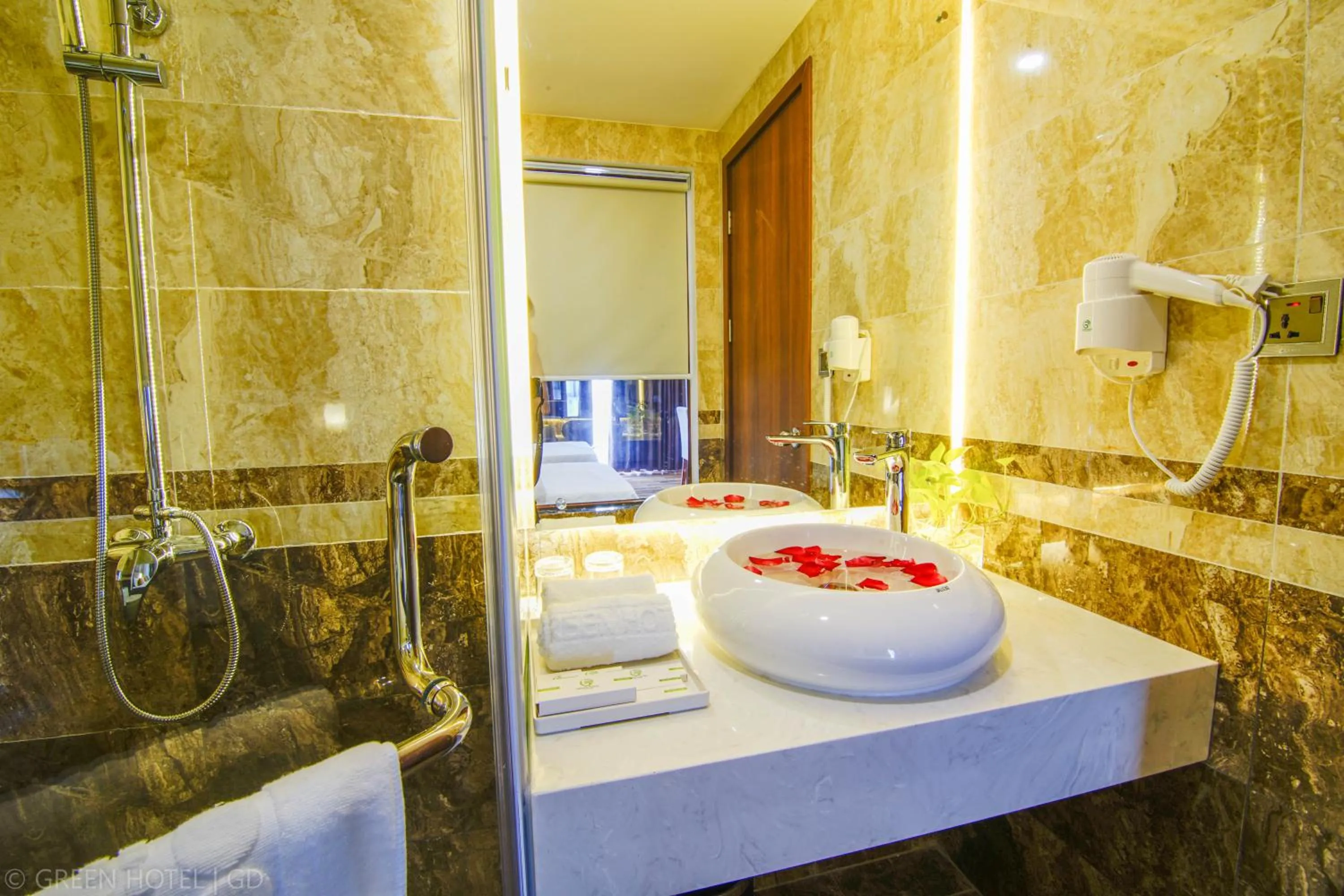 Bathroom in Green Hadong Hotel