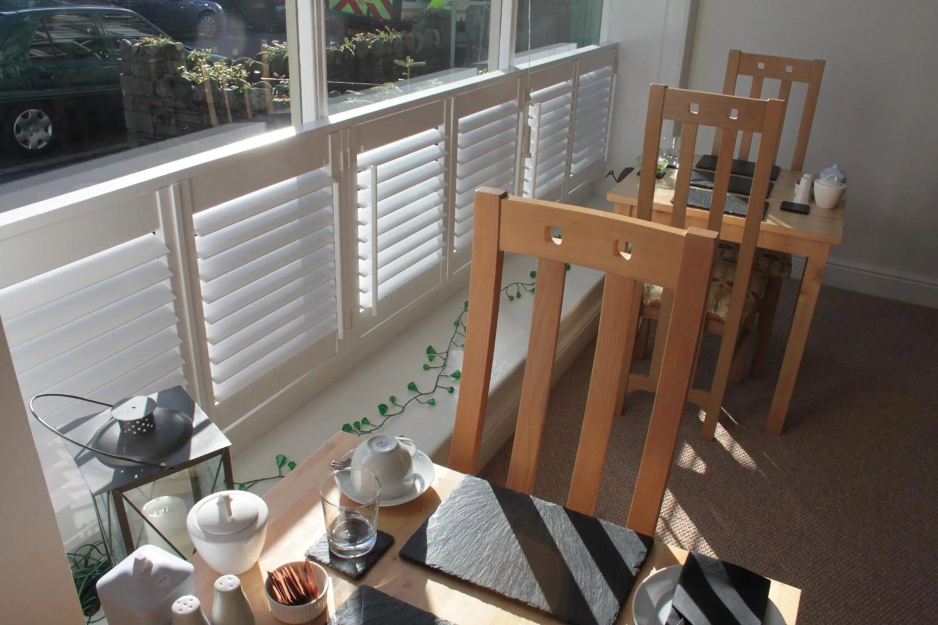 Restaurant/places to eat in The Lakes B and B