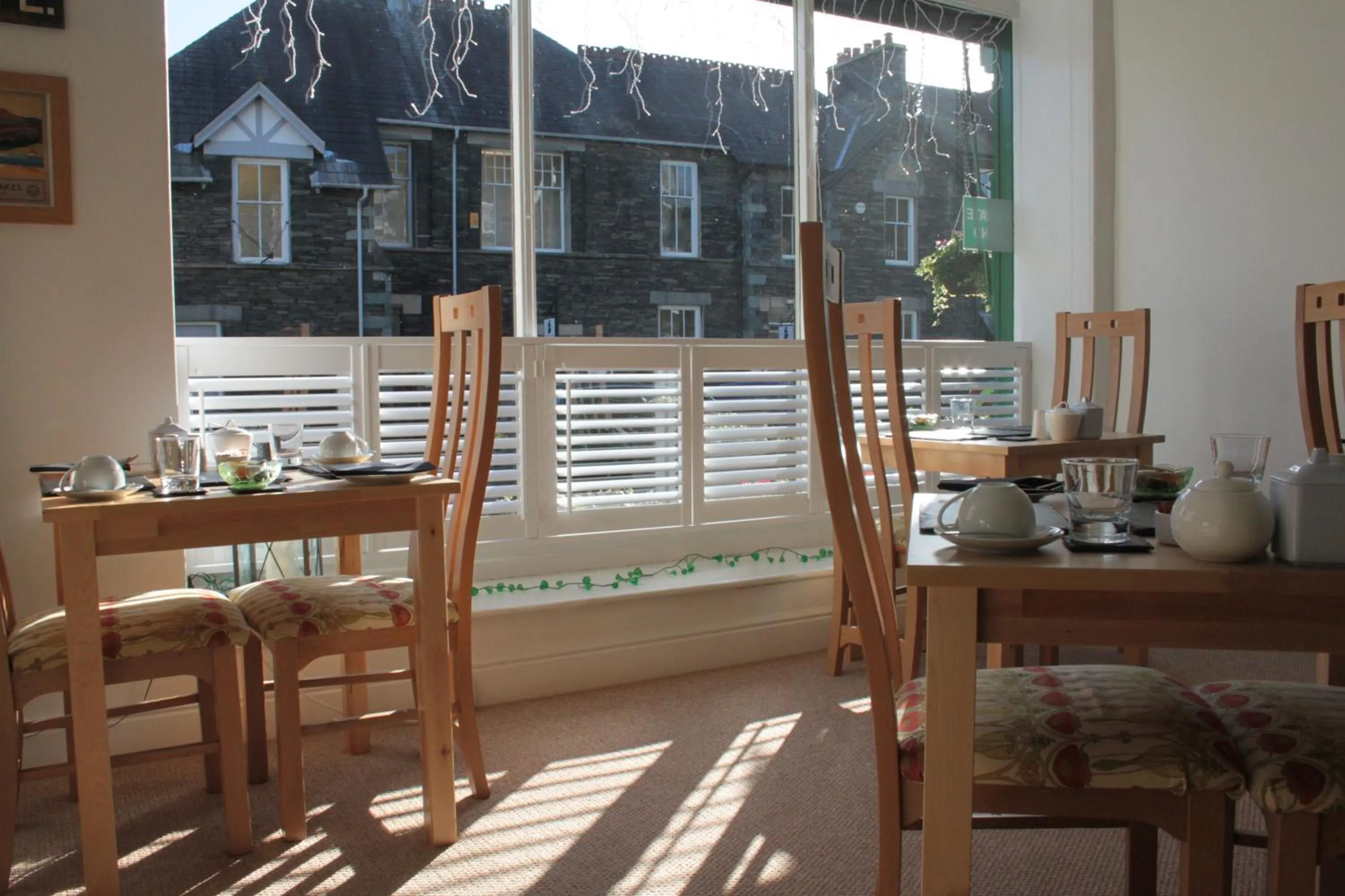 Restaurant/places to eat in The Lakes B and B