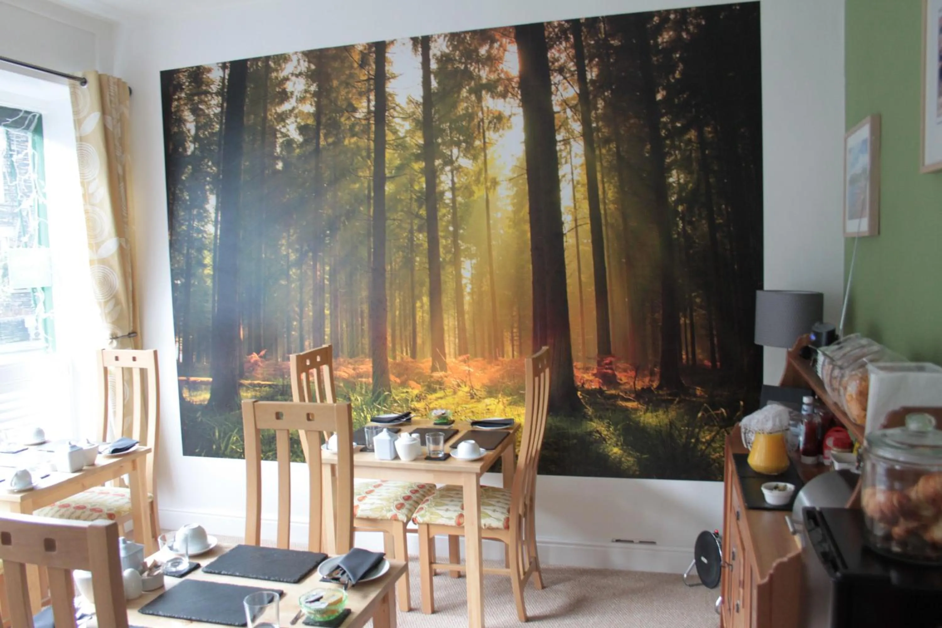 Restaurant/places to eat in The Lakes B and B