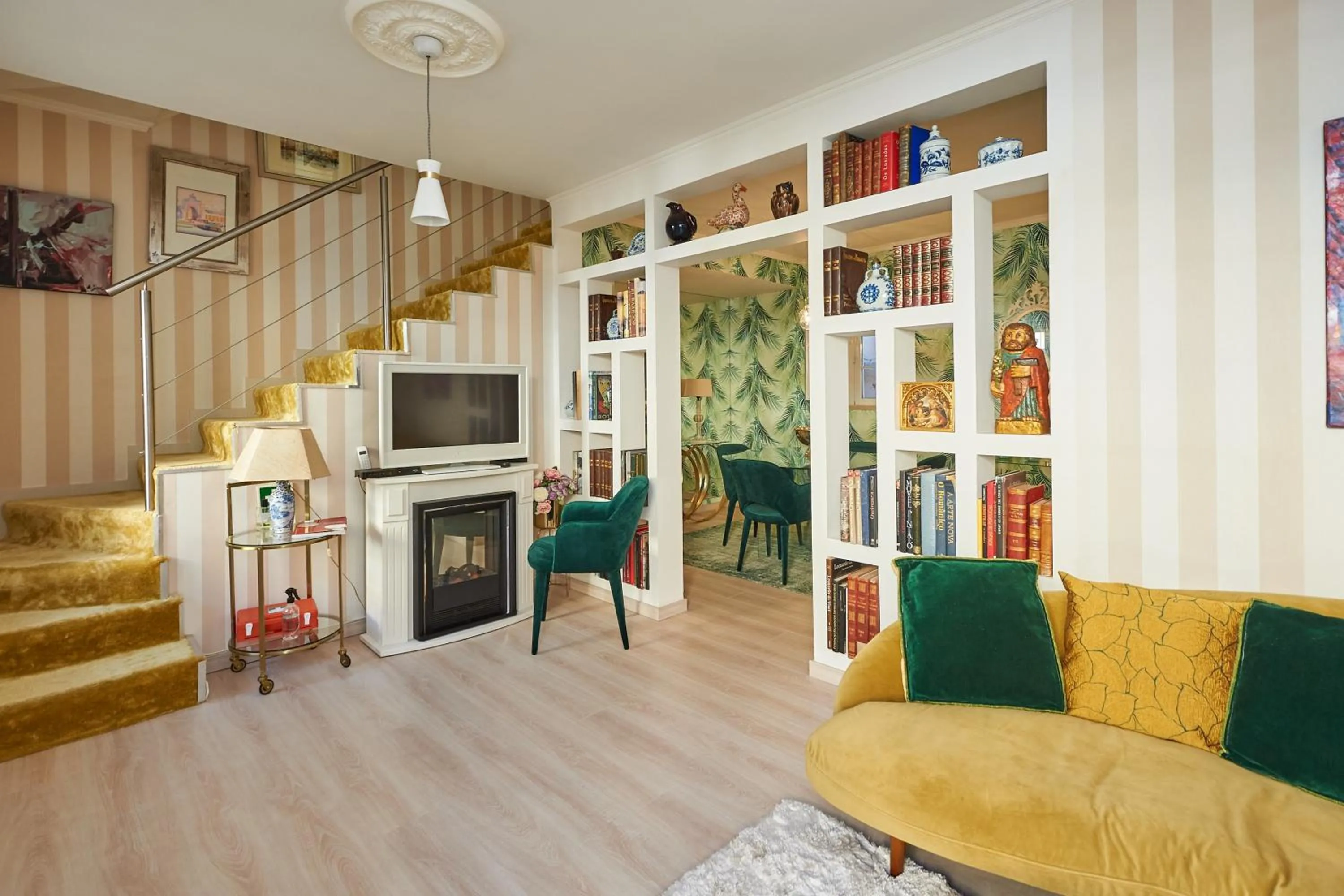 Spacious apartment in Estoril with private garden, 120 m²