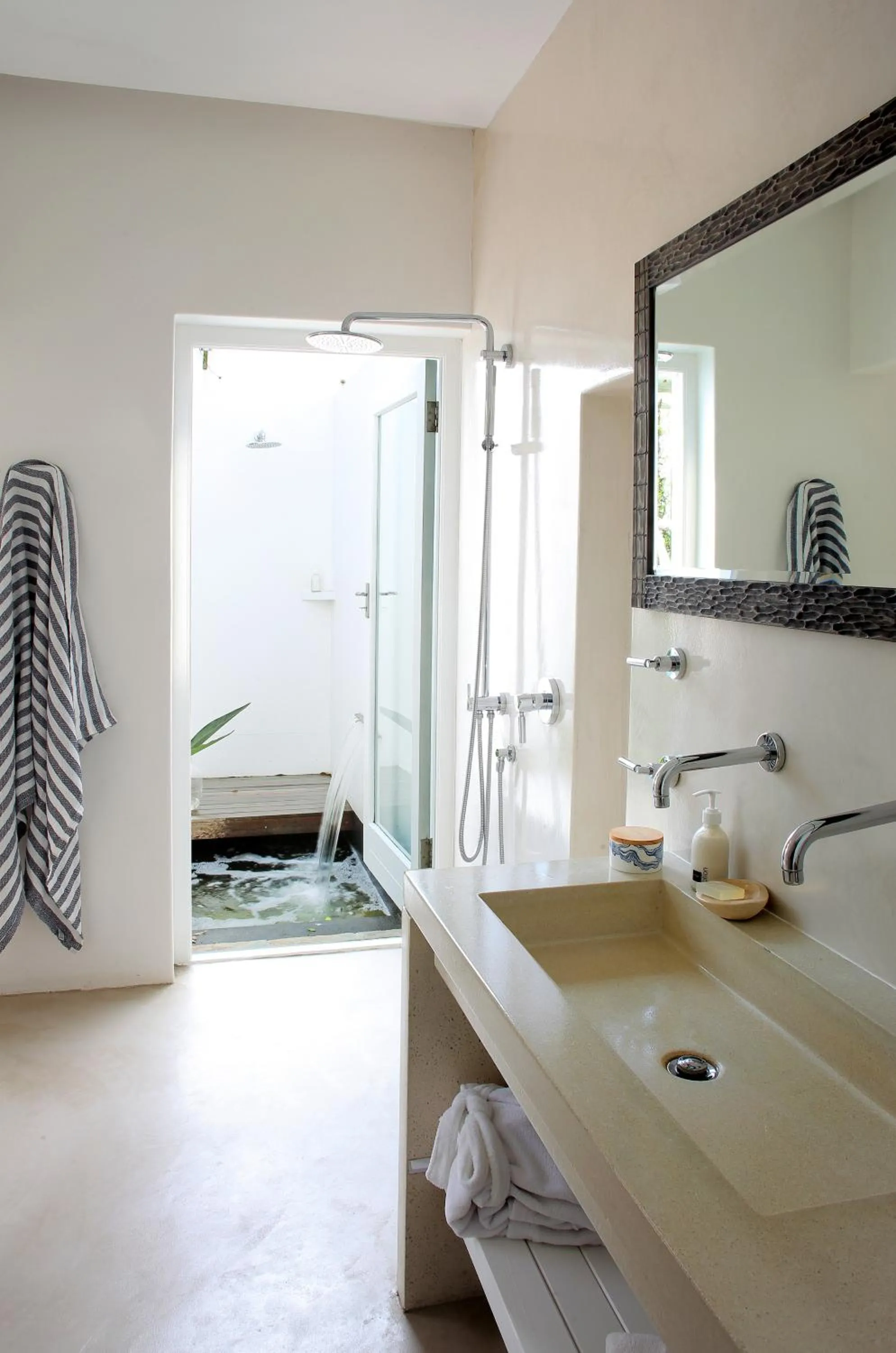 Shower in Strandloper Ocean Boutique Hotel