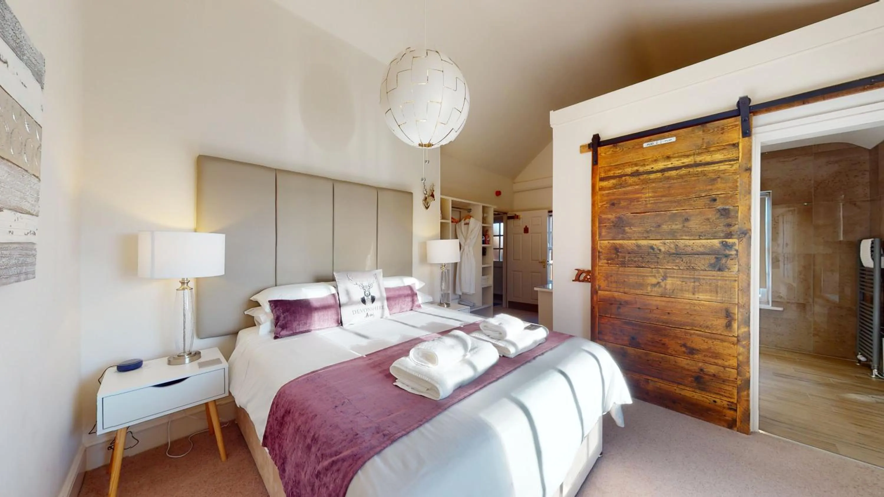 Photo of the whole room, Bed in The Devonshire Arms