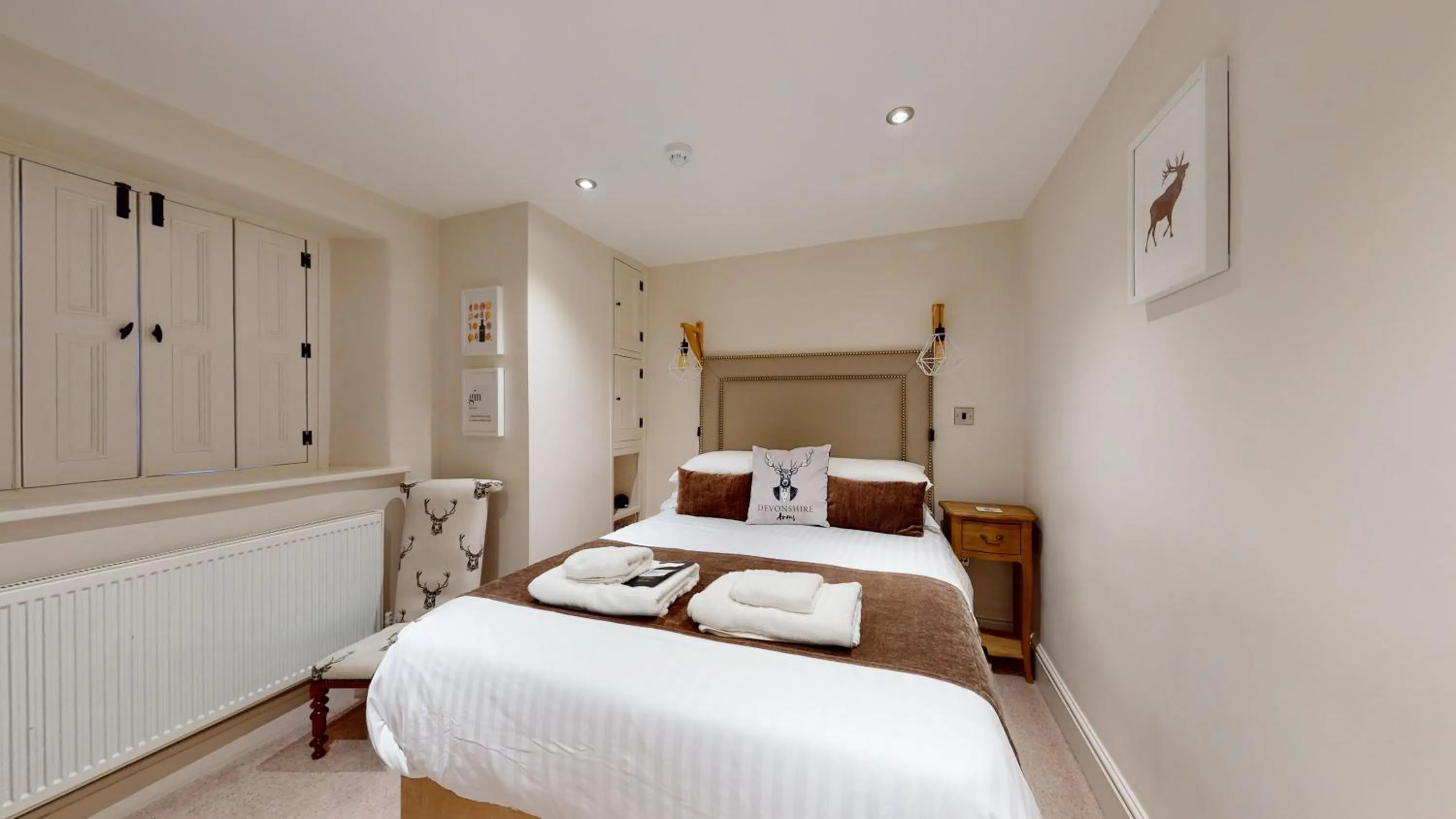 Photo of the whole room, Bed in The Devonshire Arms