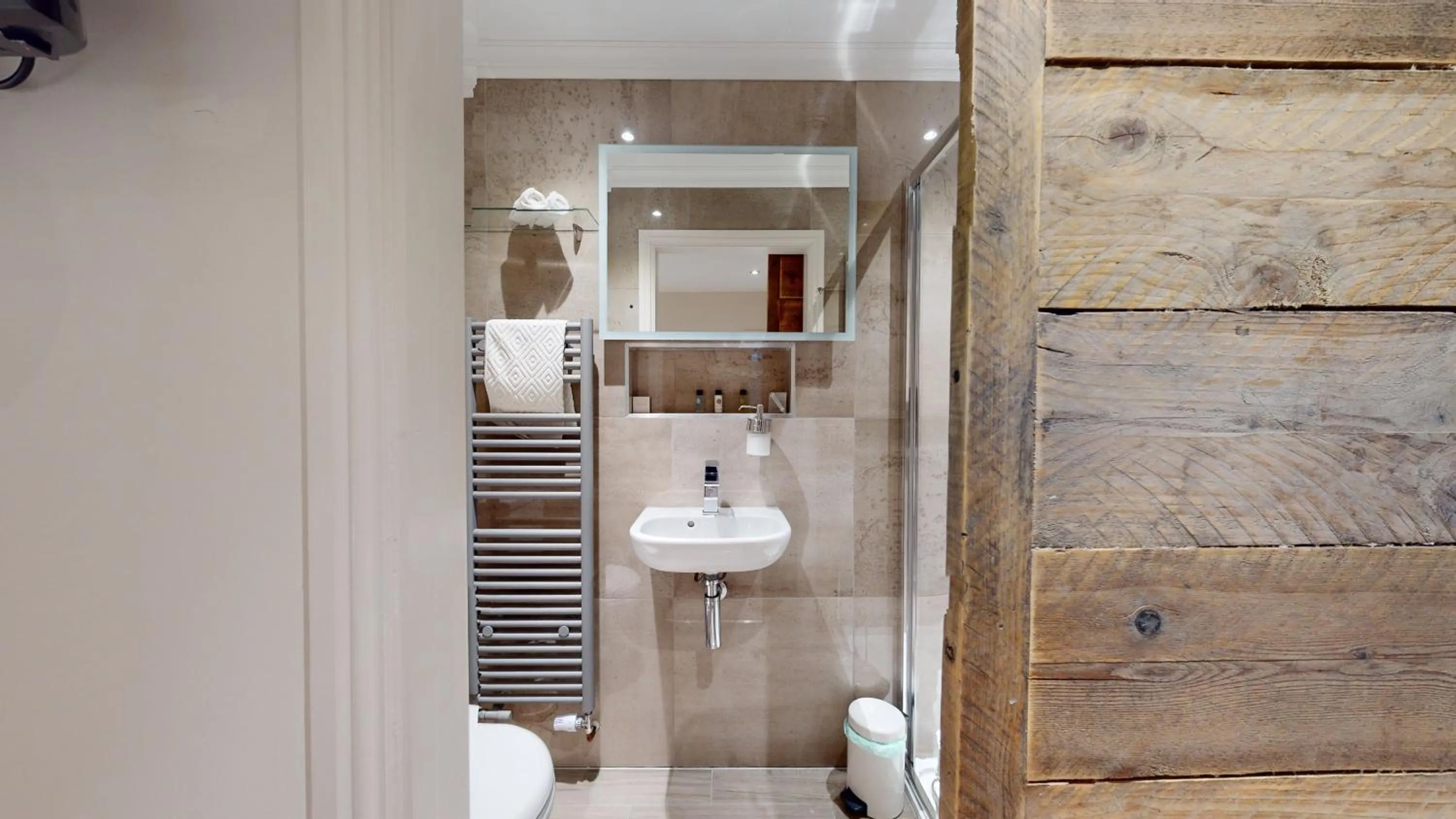 Bathroom in The Devonshire Arms