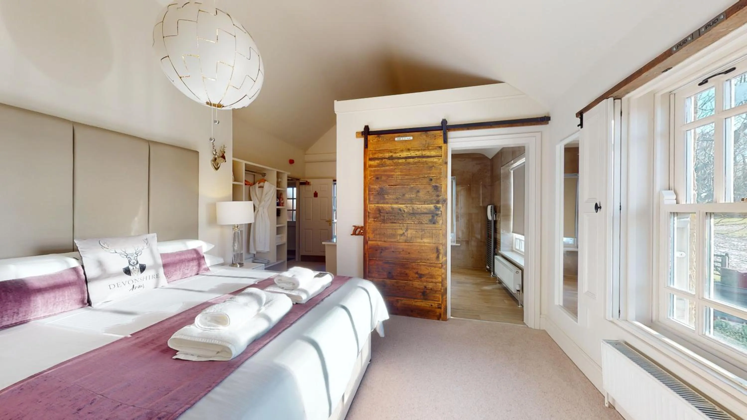 Photo of the whole room, Bed in The Devonshire Arms