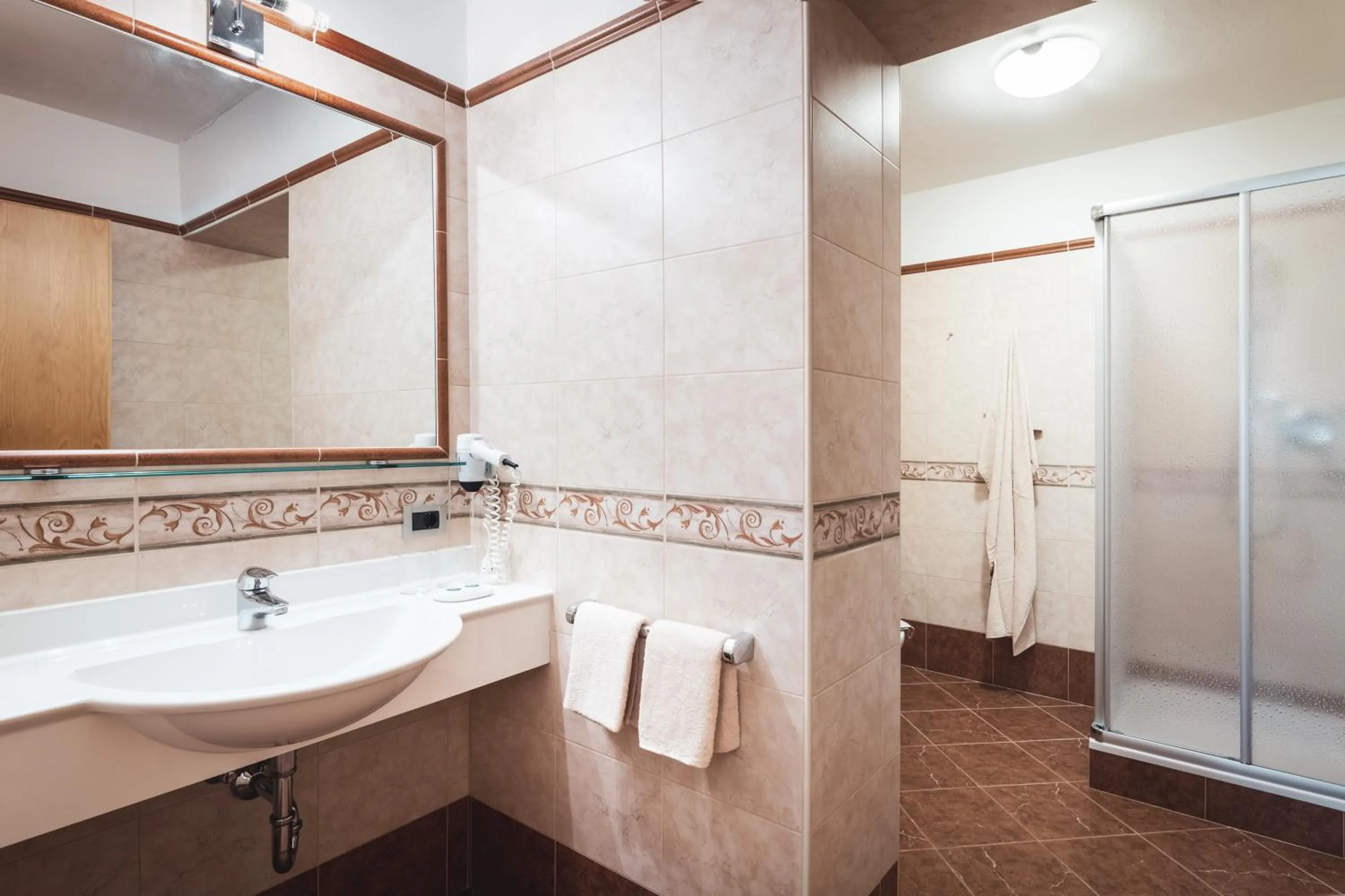 Shower in BergHotel Majarei