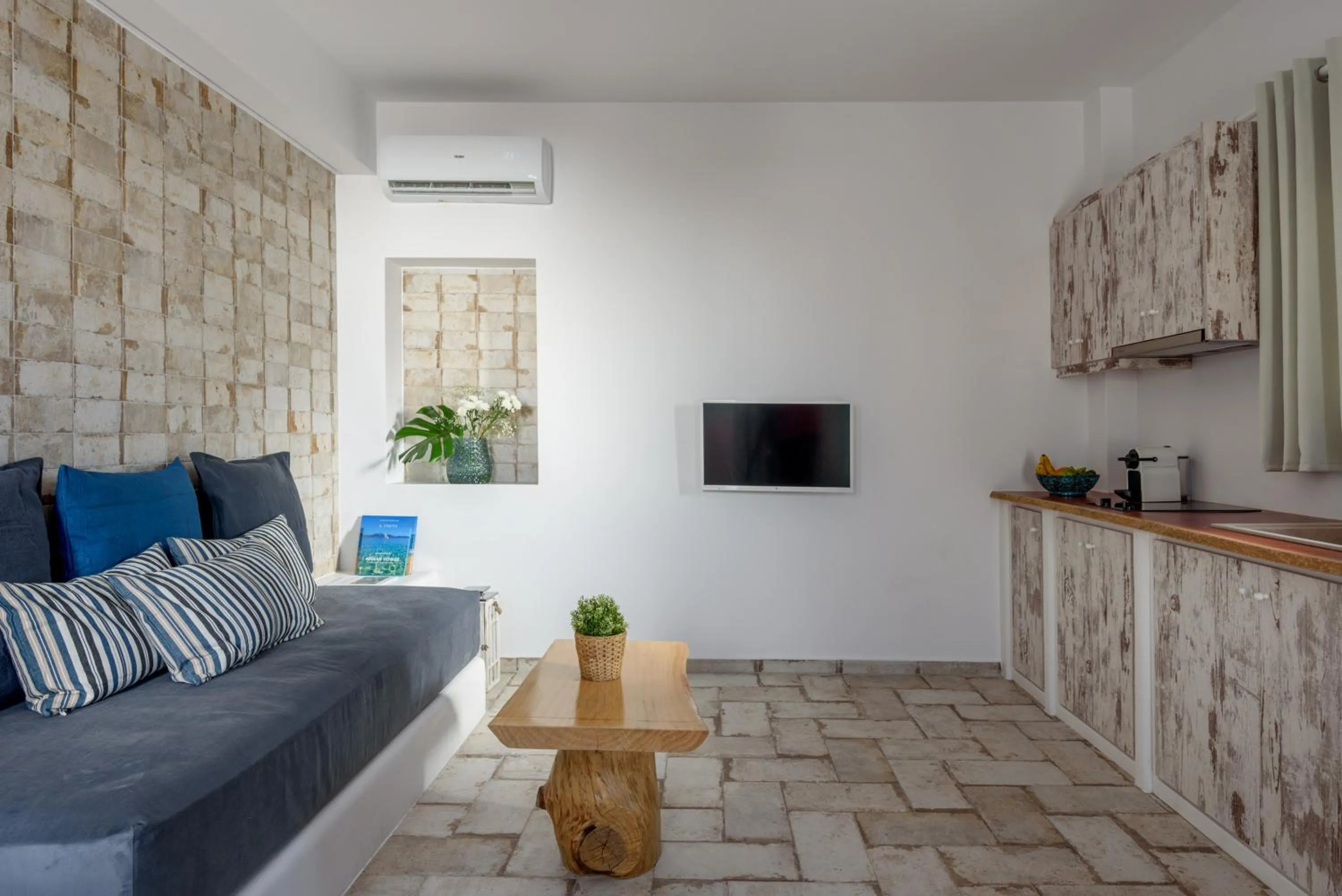 Living room in Elia Residences Santorini