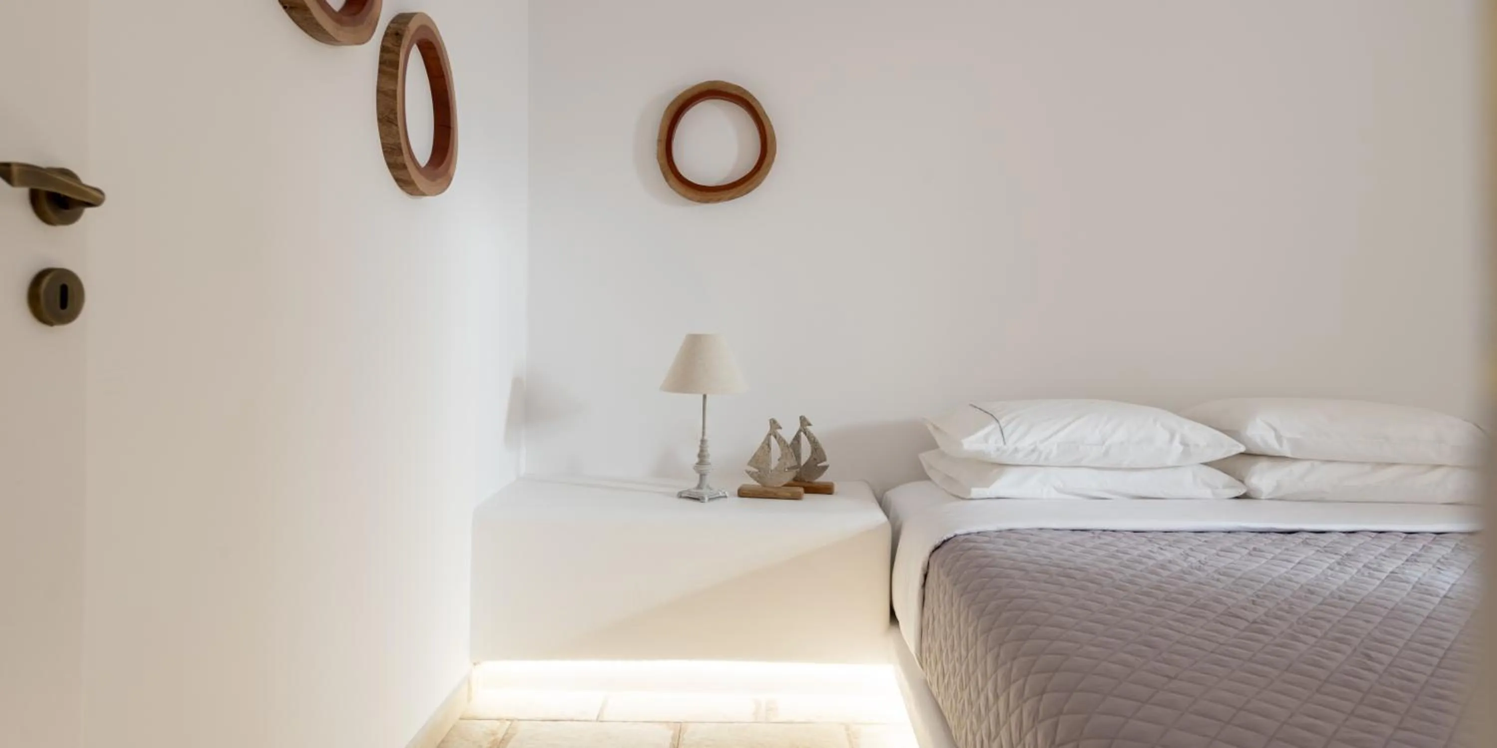 Bed in Elia Residences Santorini