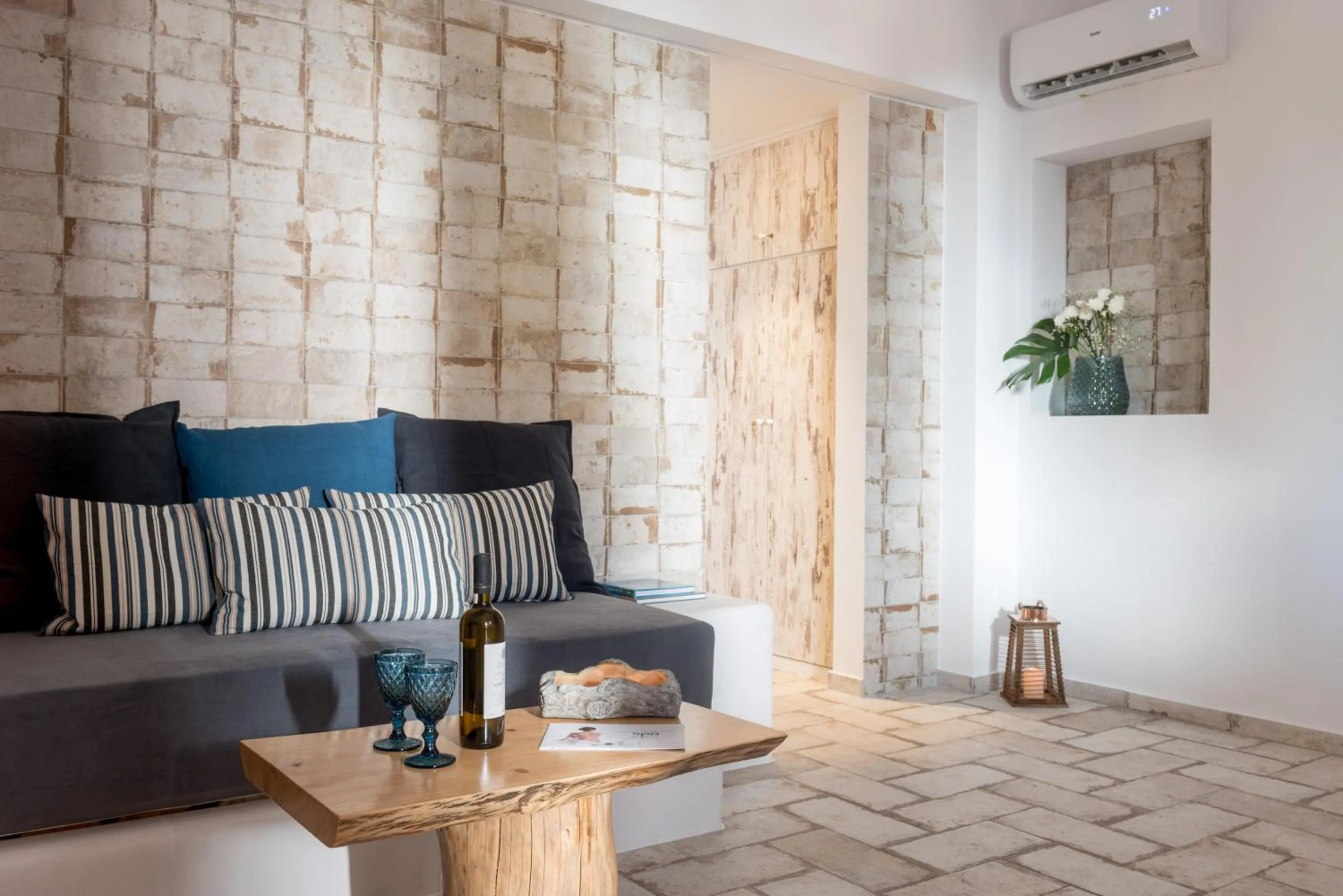 Living room in Elia Residences Santorini