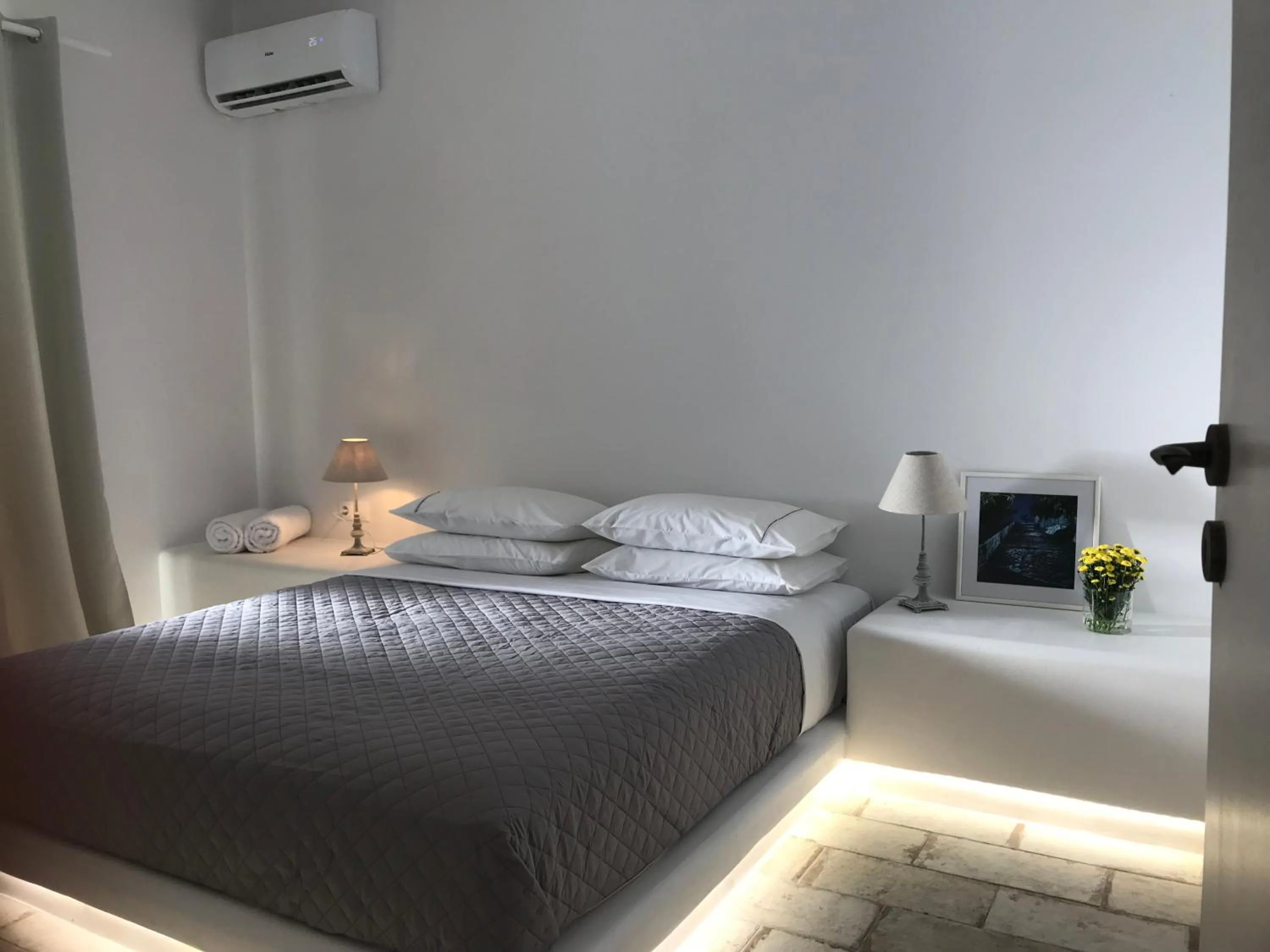 Bed in Elia Residences Santorini