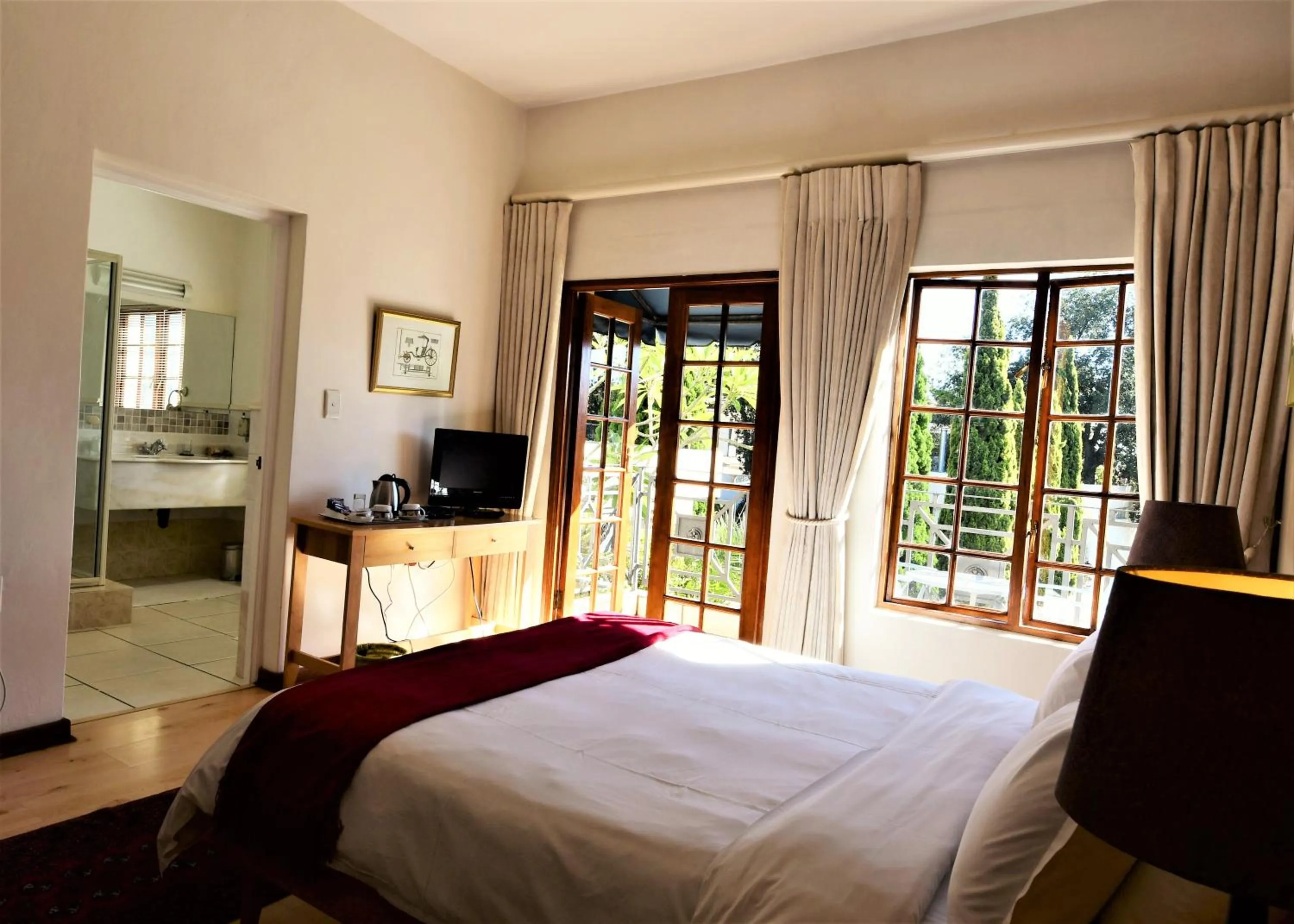 Photo of the whole room, Bed in Highgrove Guesthouse Morningside Sandton