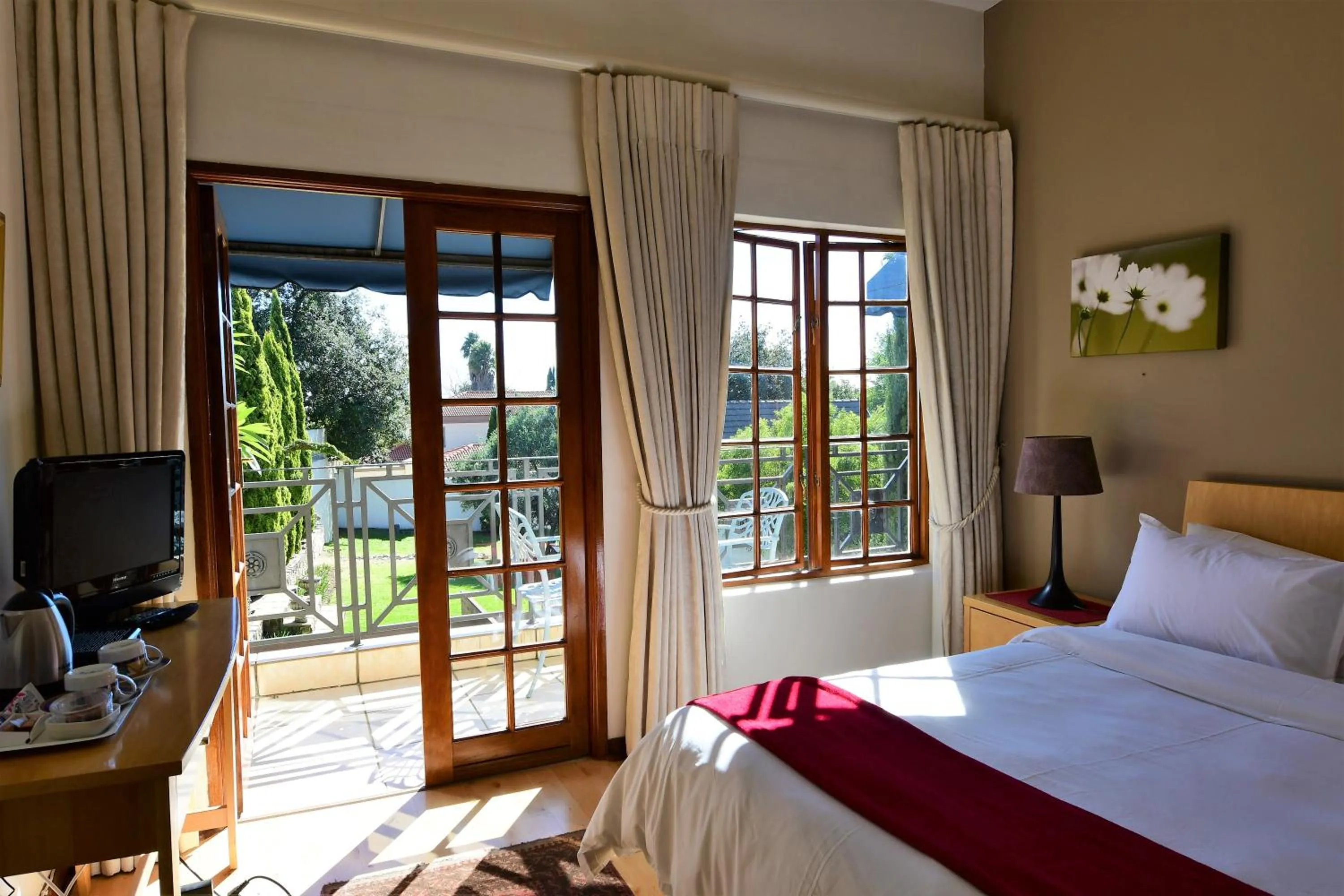 Photo of the whole room, Bed in Highgrove Guesthouse Morningside Sandton
