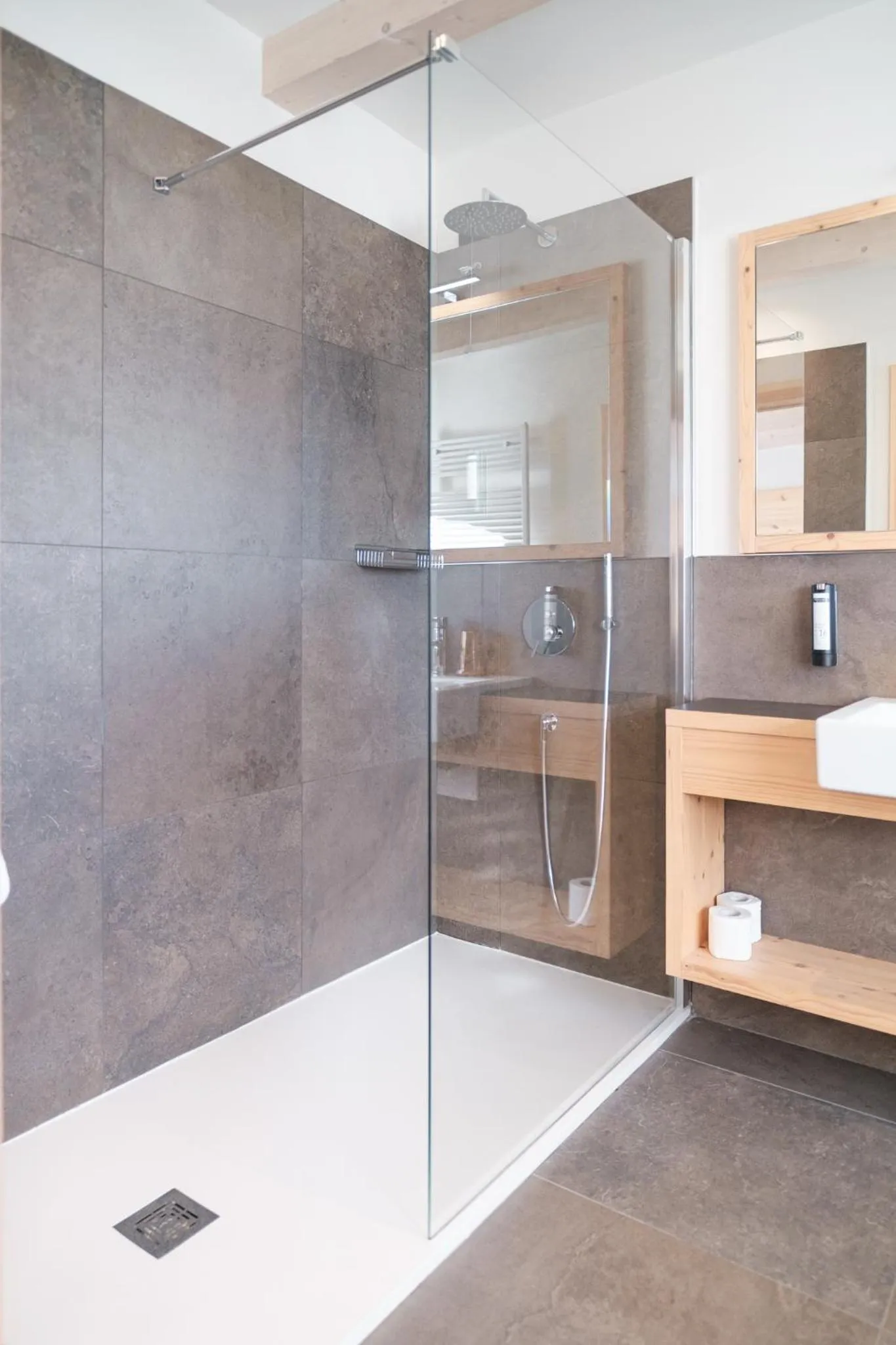 Shower in Hotel Piccola Baita