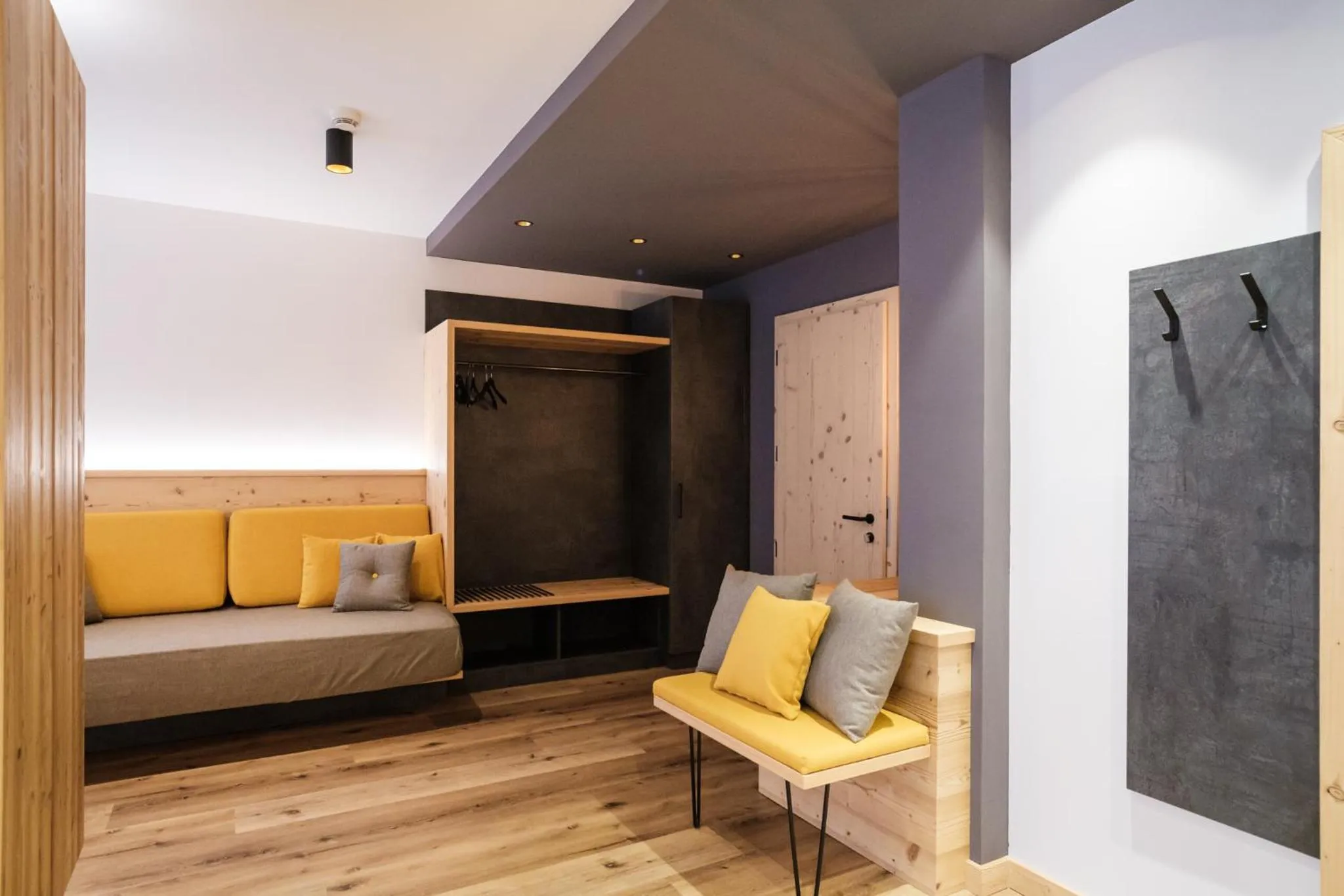 Living room, Bed in Hotel Piccola Baita