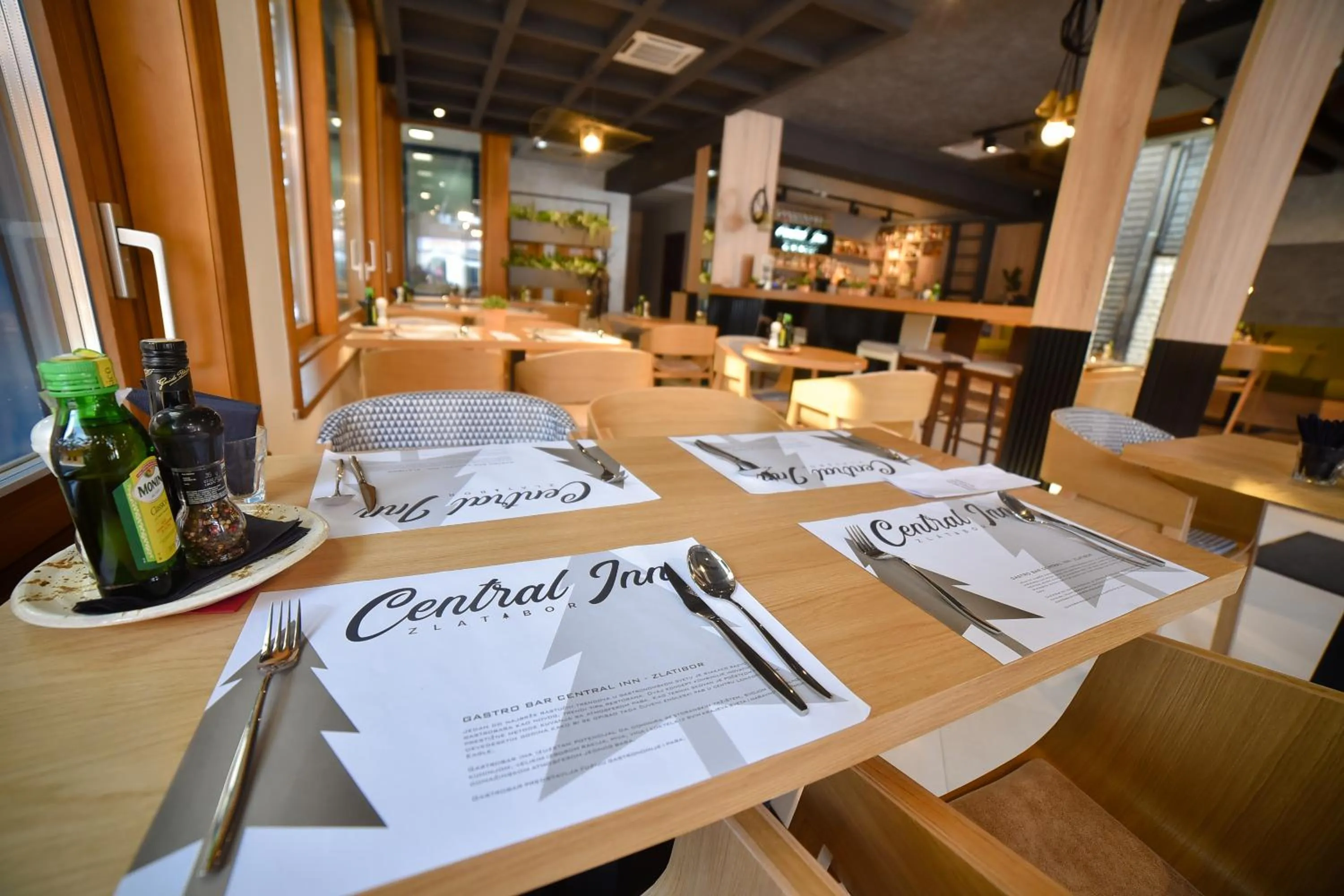 Restaurant/places to eat in Central Inn