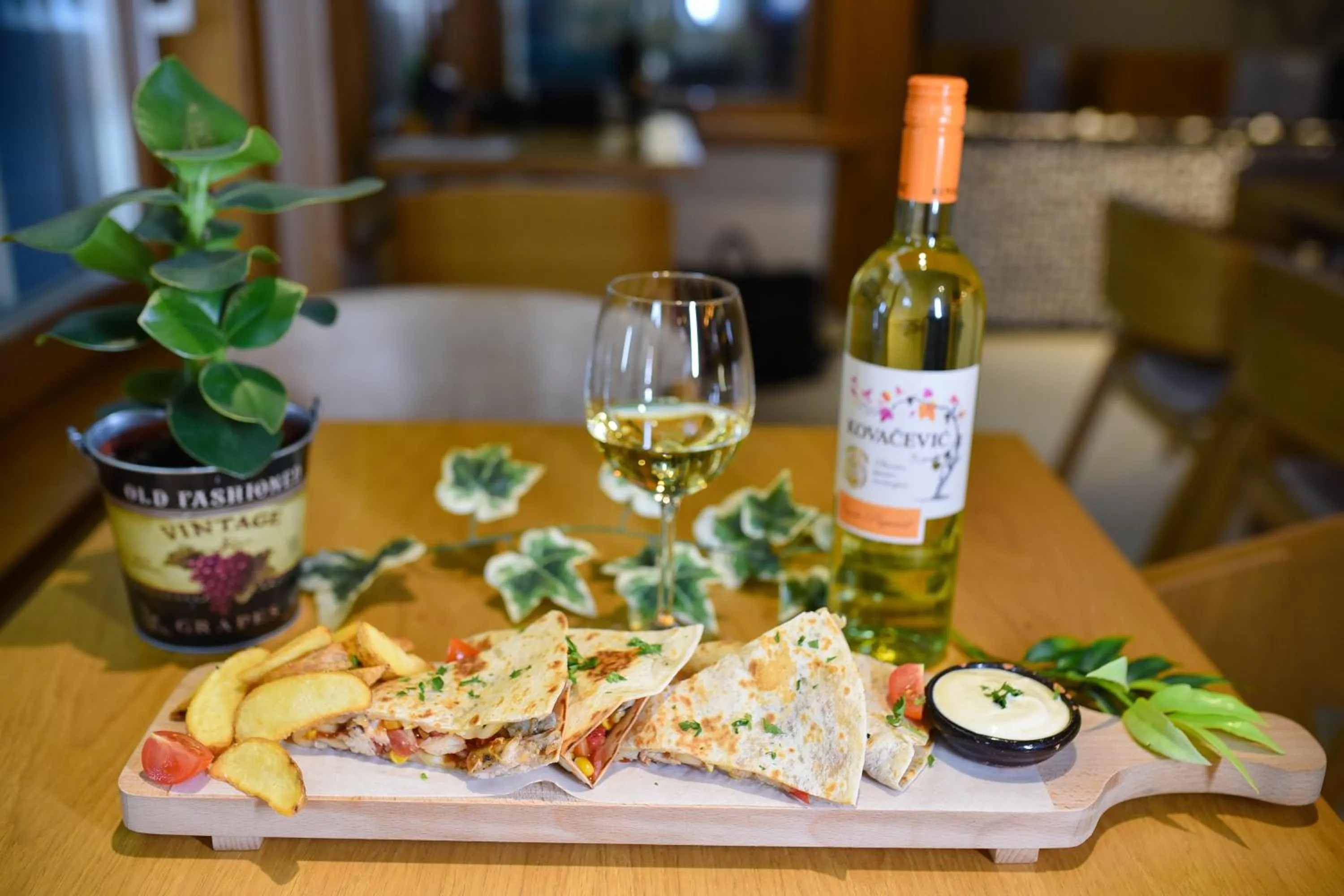 Restaurant/places to eat in Central Inn