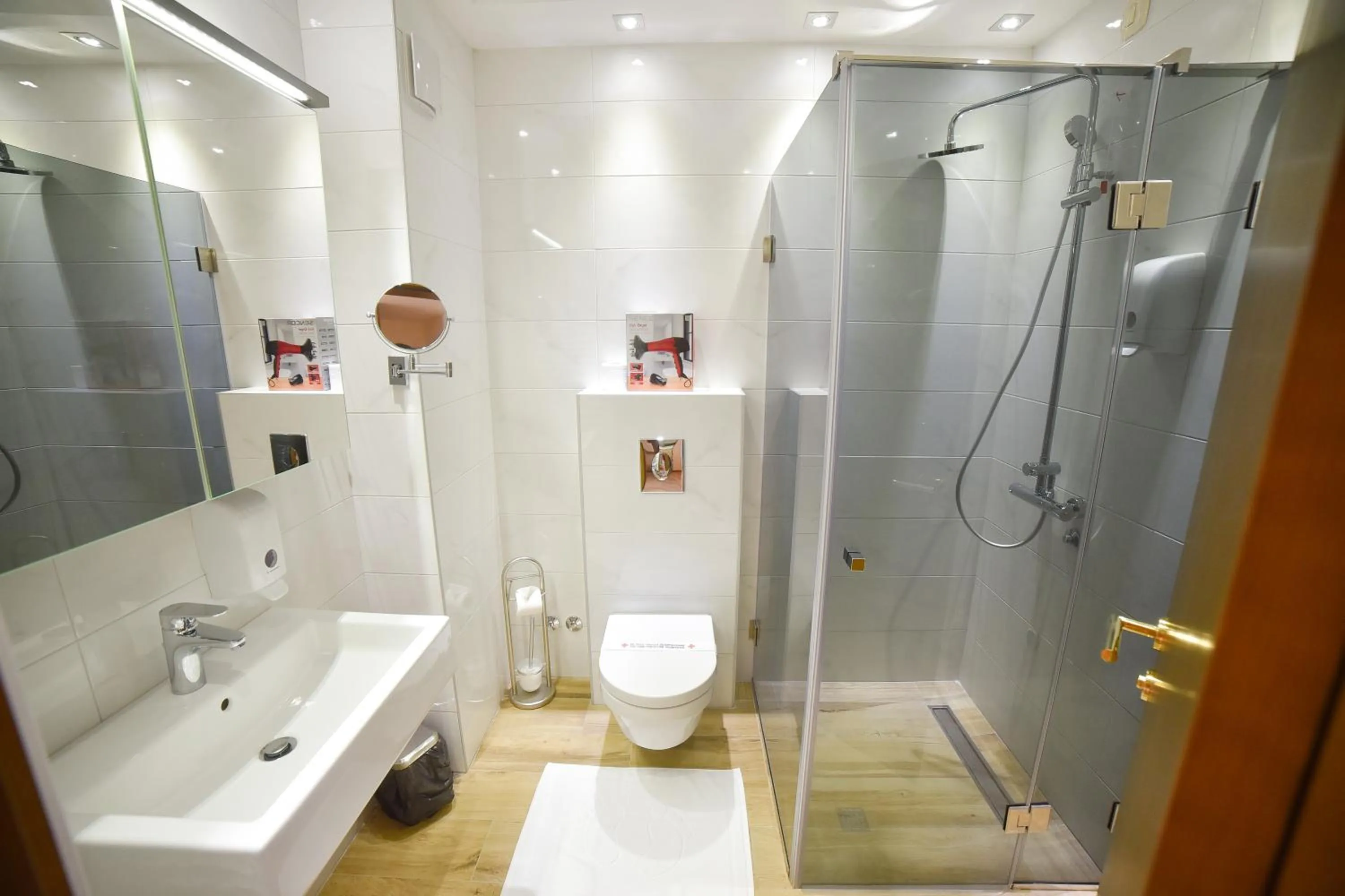 Shower in Central Inn